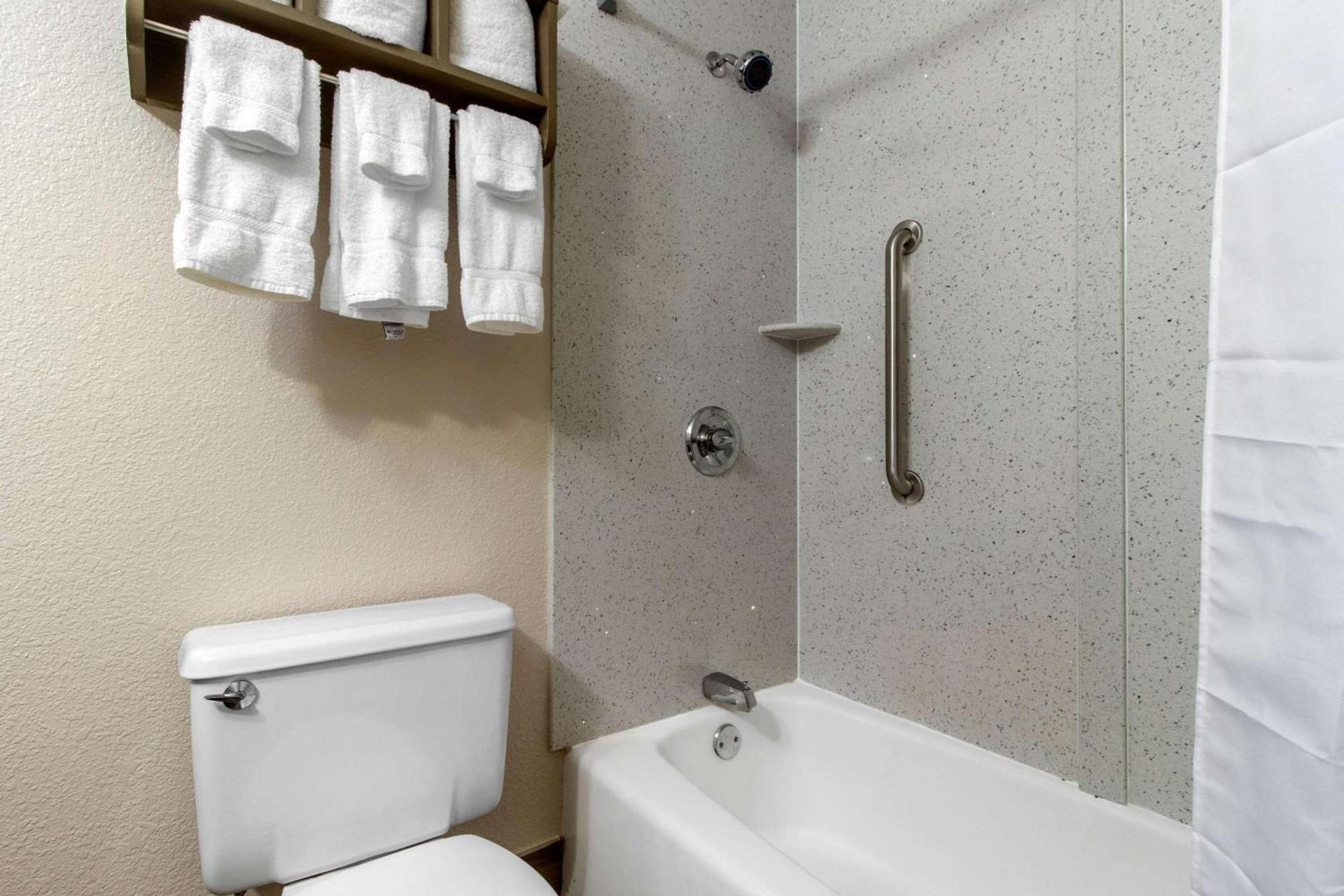 Quality Inn Cookeville photo 41