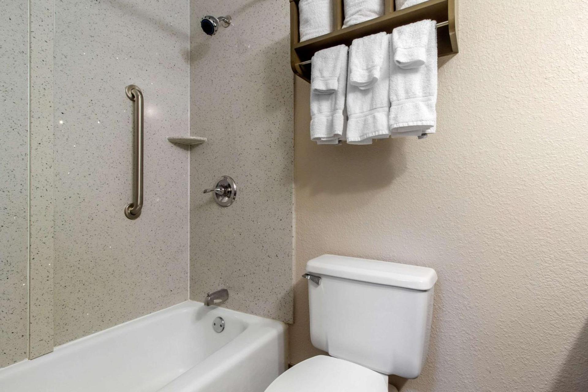 Quality Inn Cookeville photo 42
