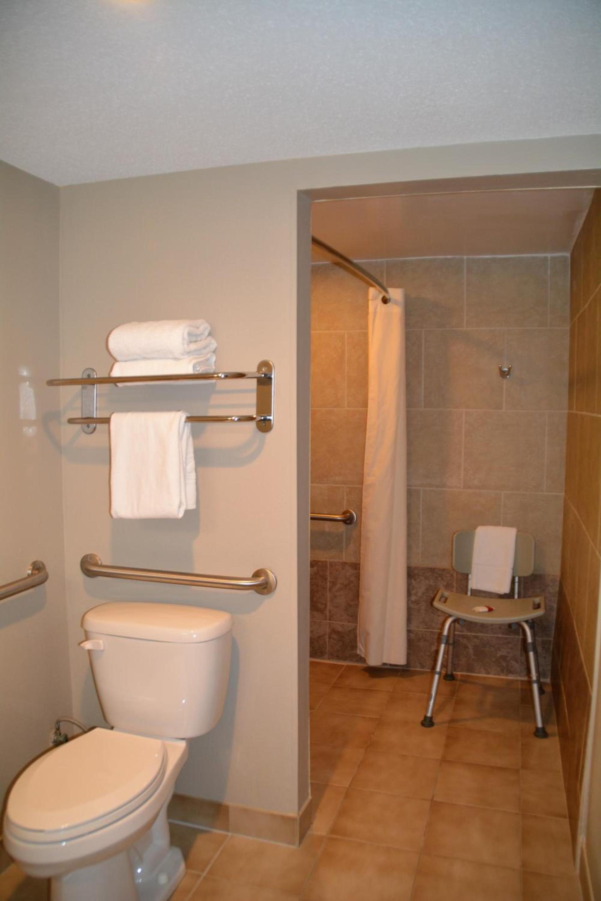 Baymont by Wyndham Effingham photo 16