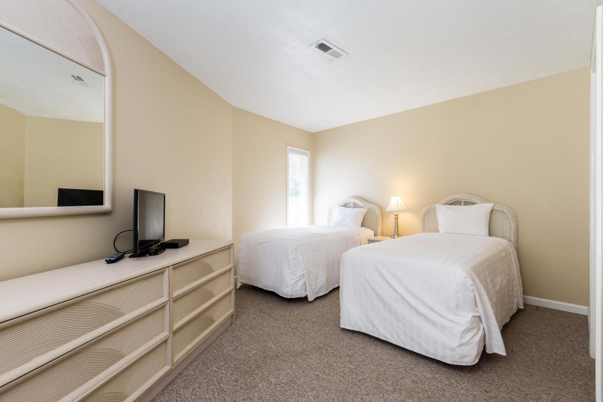 Country Club Villas photo 55