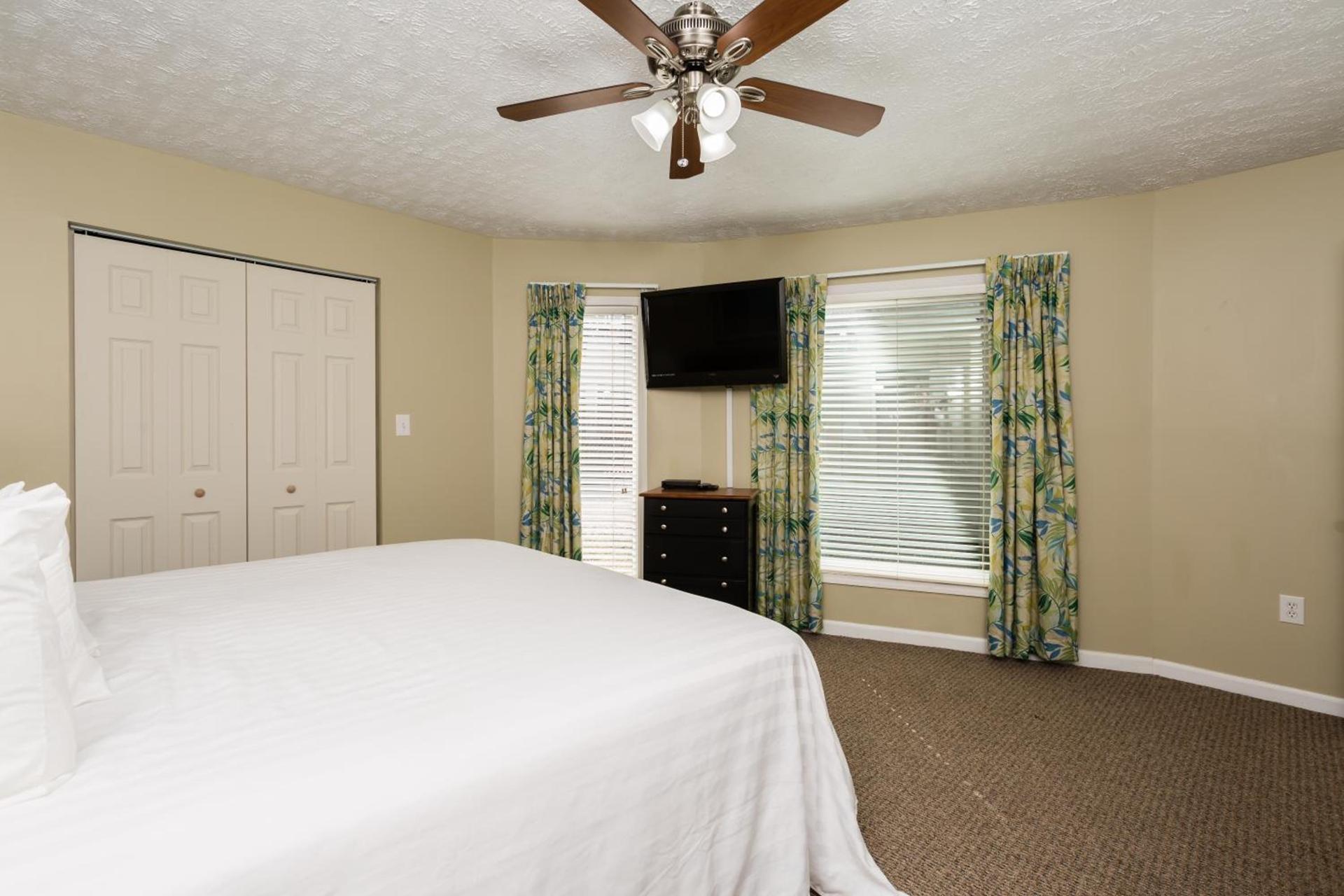 Country Club Villas photo 41