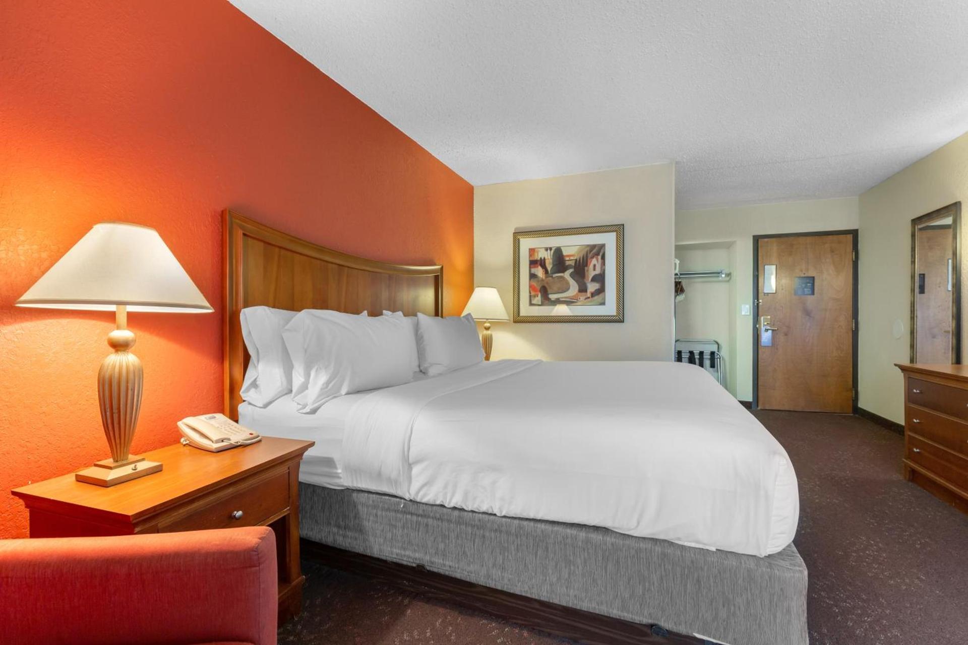 Holiday Inn Express Chicago-Downers Grove by IHG photo 14