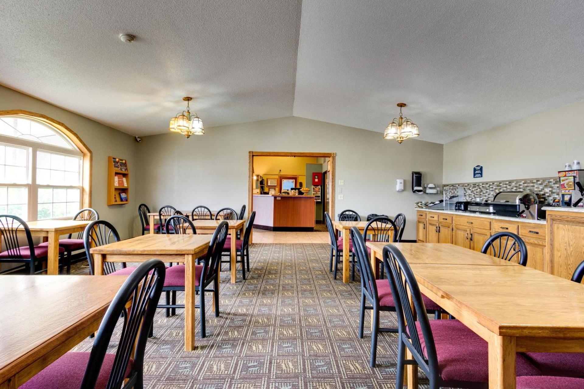 Fireside Inn and Suites photo 41