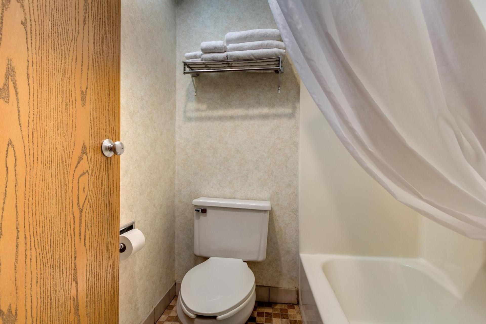 Fireside Inn and Suites photo 64