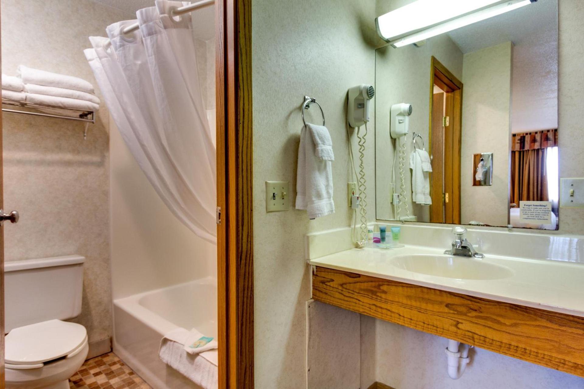 Fireside Inn and Suites photo 63