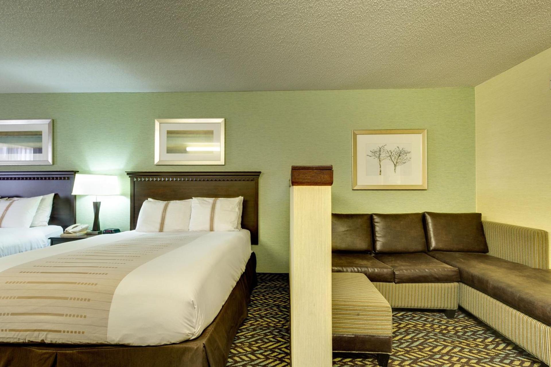 Fireside Inn and Suites photo 18