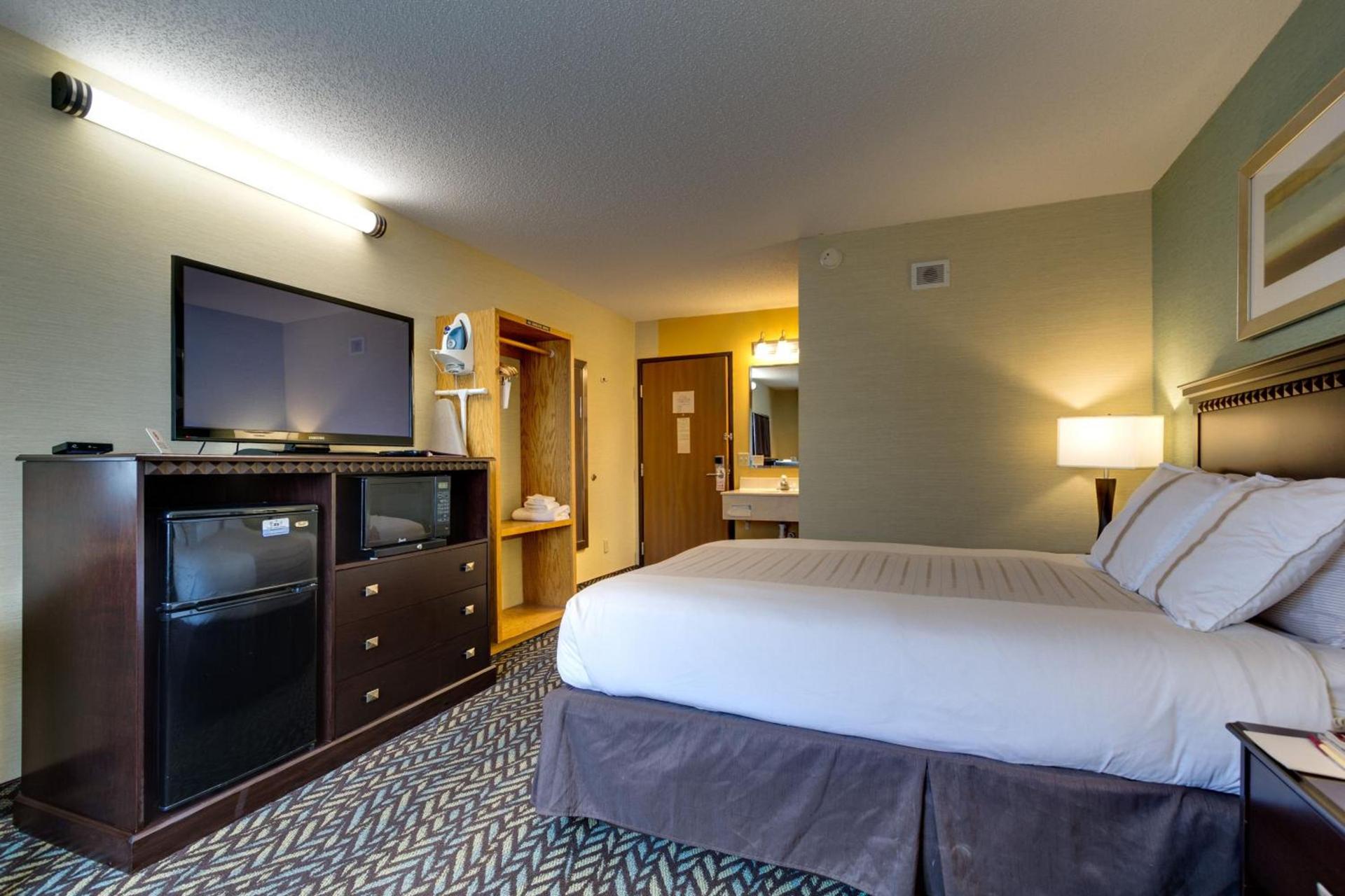 Fireside Inn and Suites photo 60