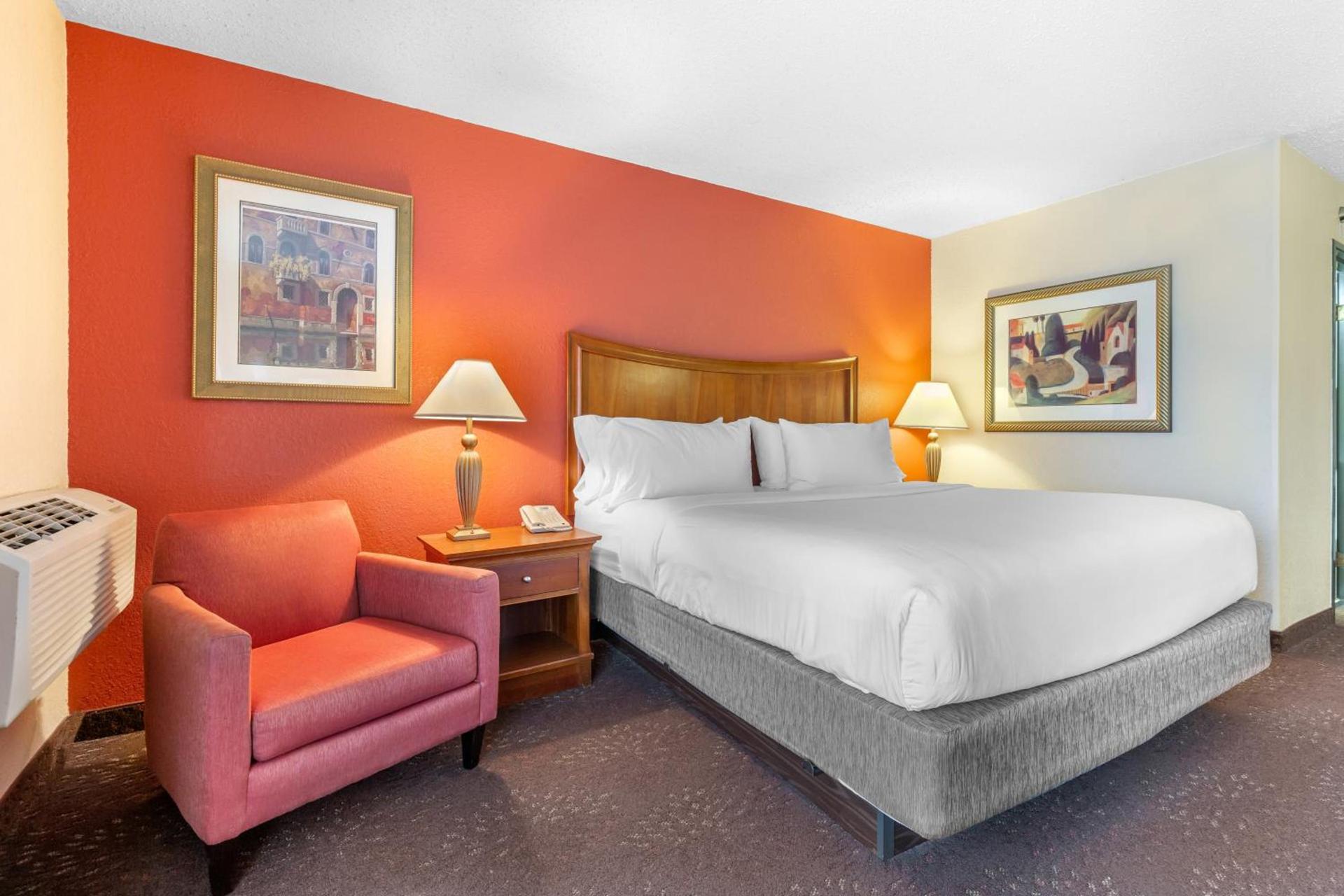 Holiday Inn Express Chicago-Downers Grove by IHG photo 12