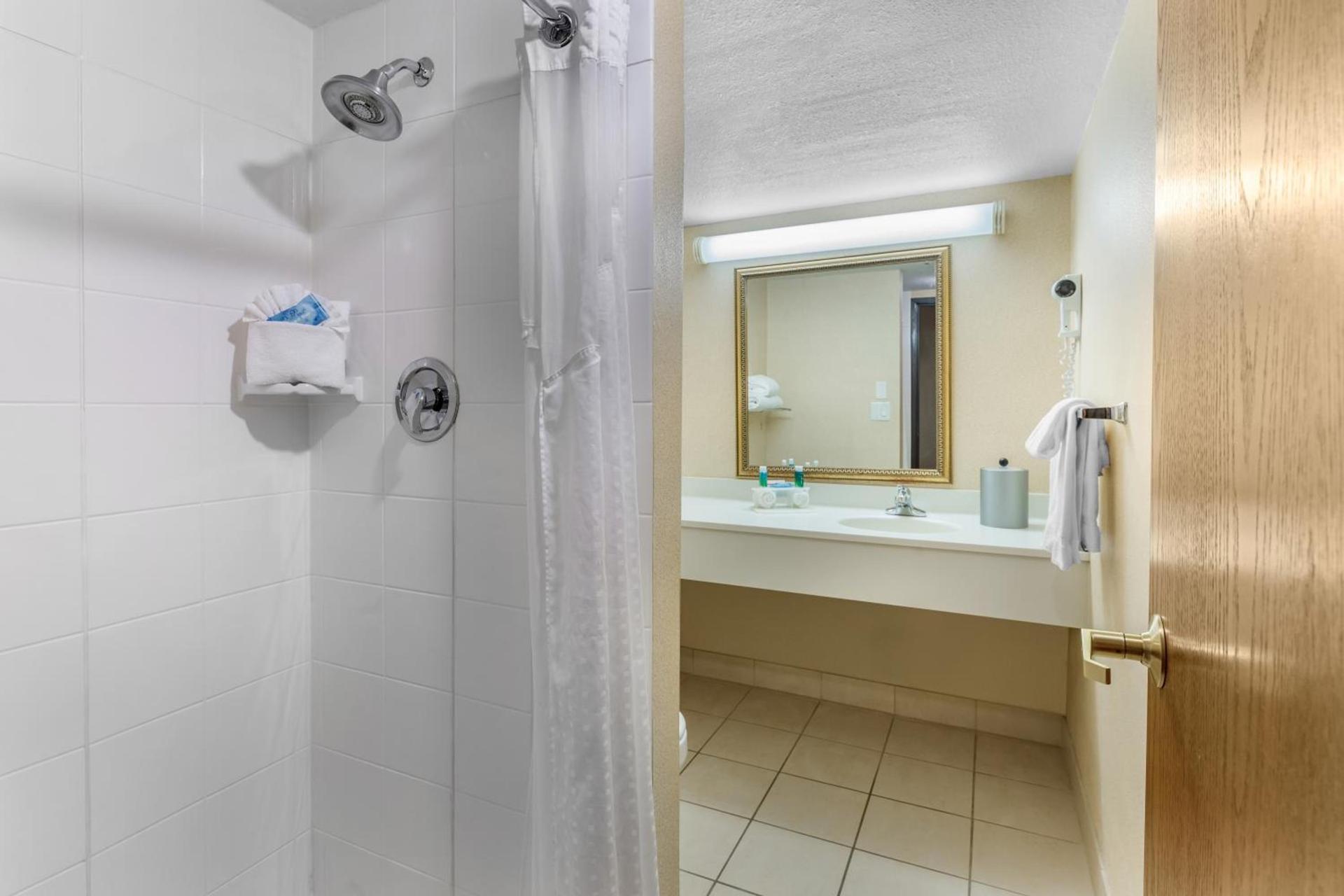 Holiday Inn Express Chicago-Downers Grove by IHG photo 4