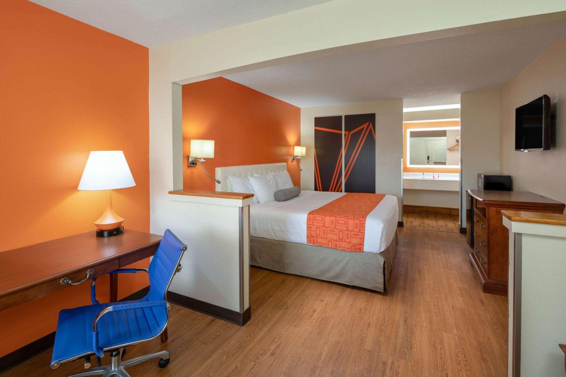 Howard Johnson by Wyndham Savannah GA photo 5