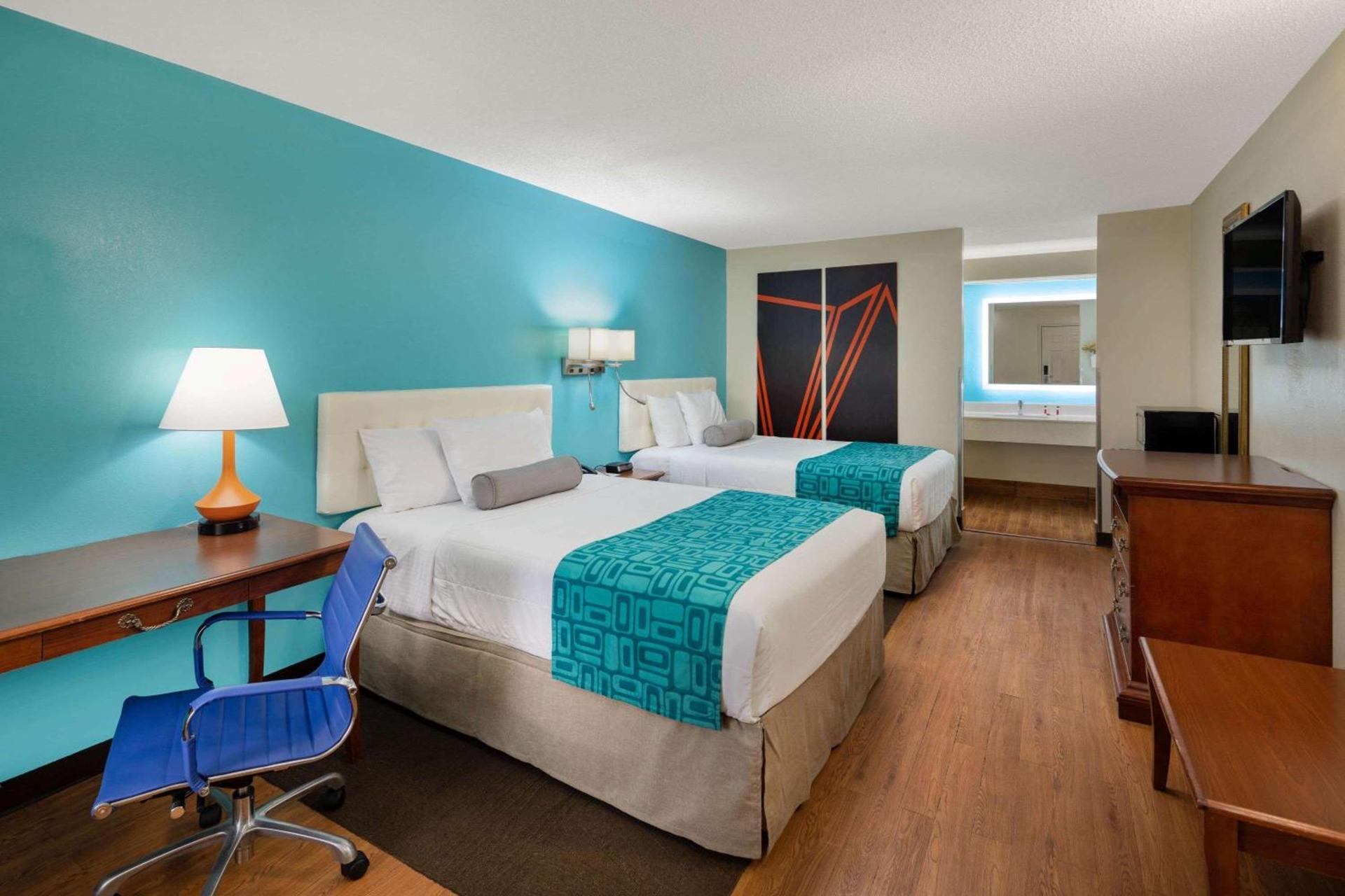 Howard Johnson by Wyndham Savannah GA photo 8
