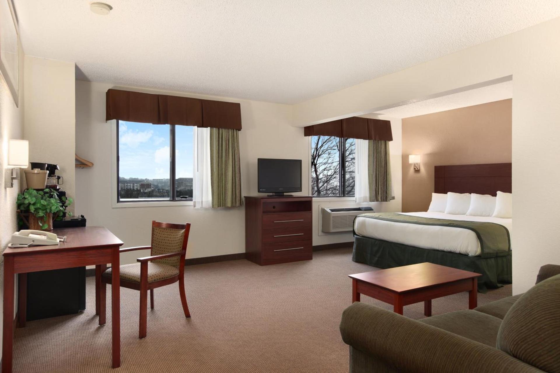 Baymont by Wyndham Dubuque photo 13