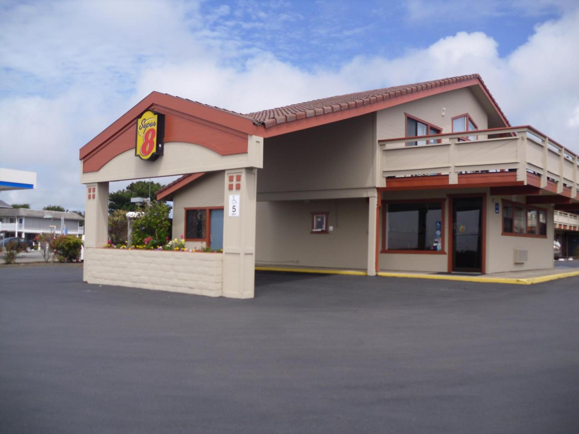 Super 8 by Wyndham Fort Bragg photo 14