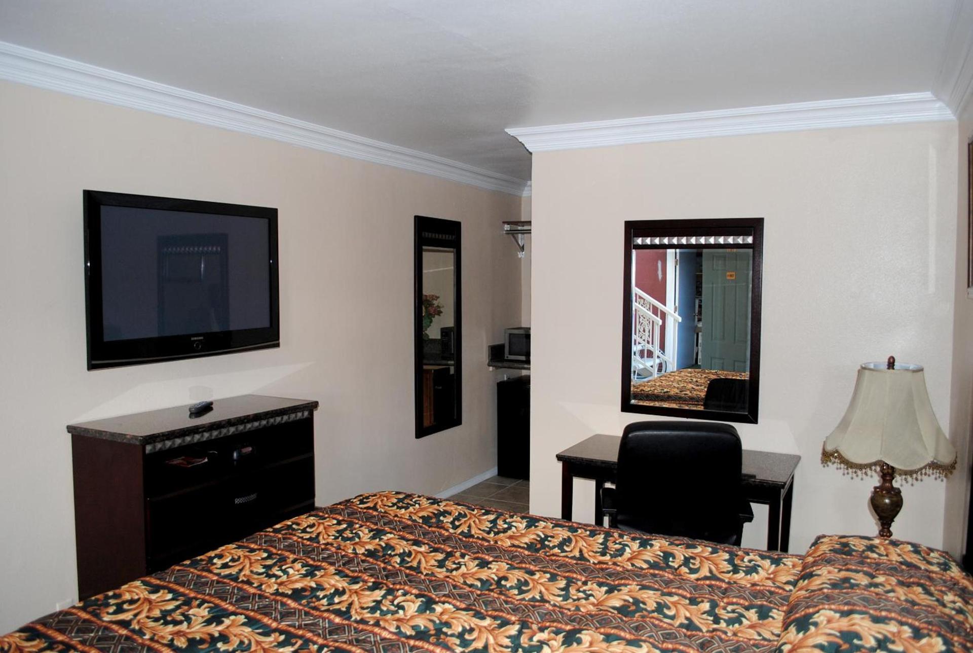 Crystal Lodge Motel photo 32
