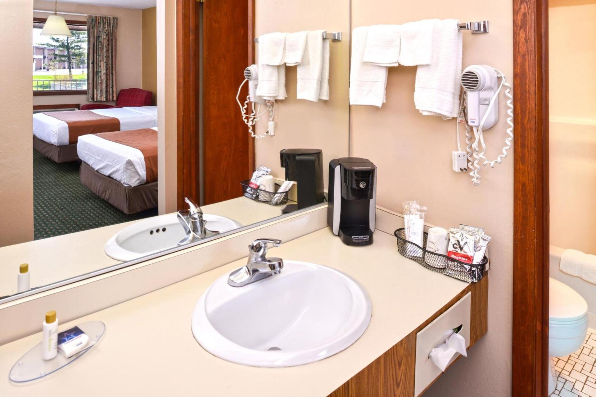 Americas Best Value Inn Plattsburgh photo 31