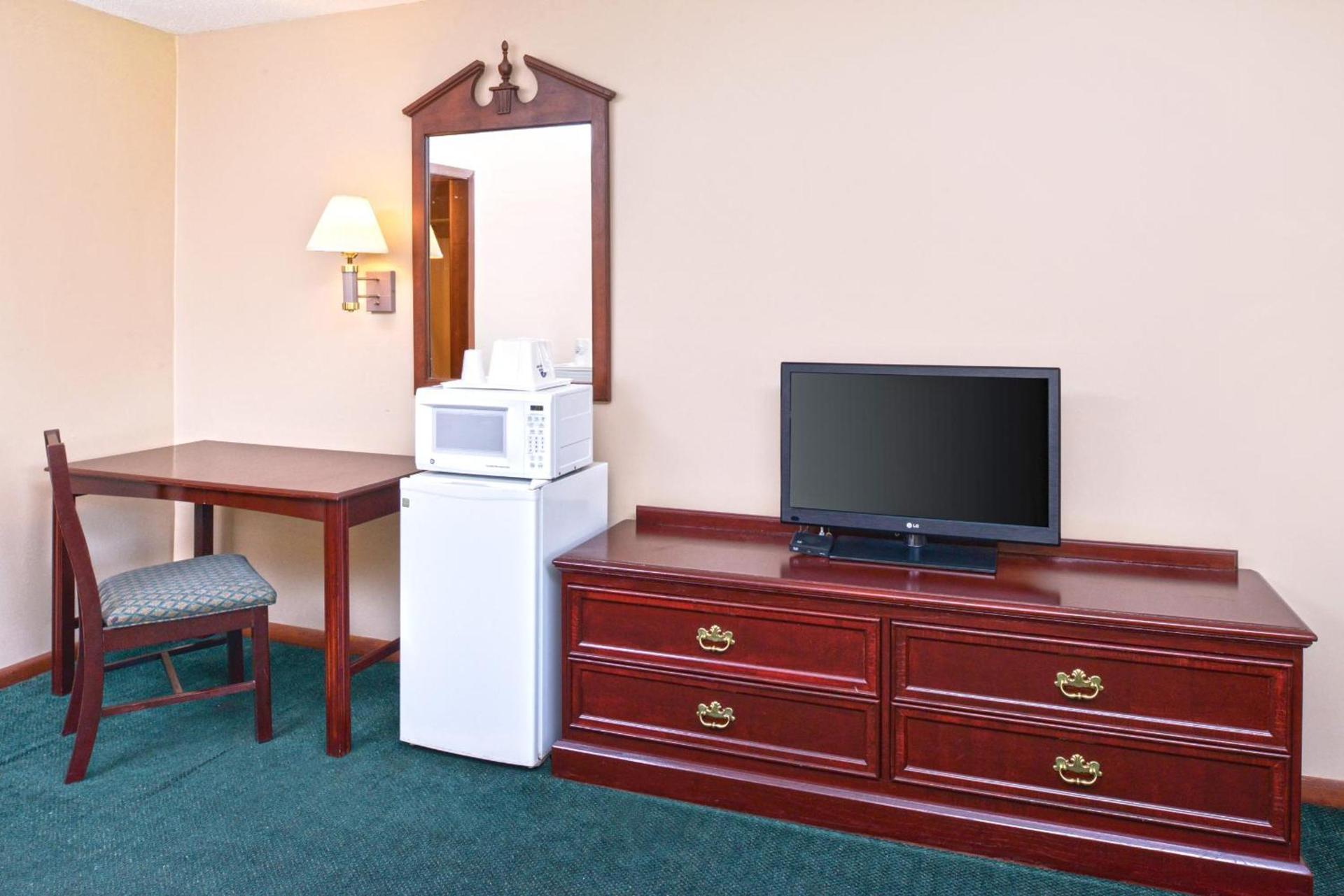 Americas Best Value Inn Plattsburgh photo 33