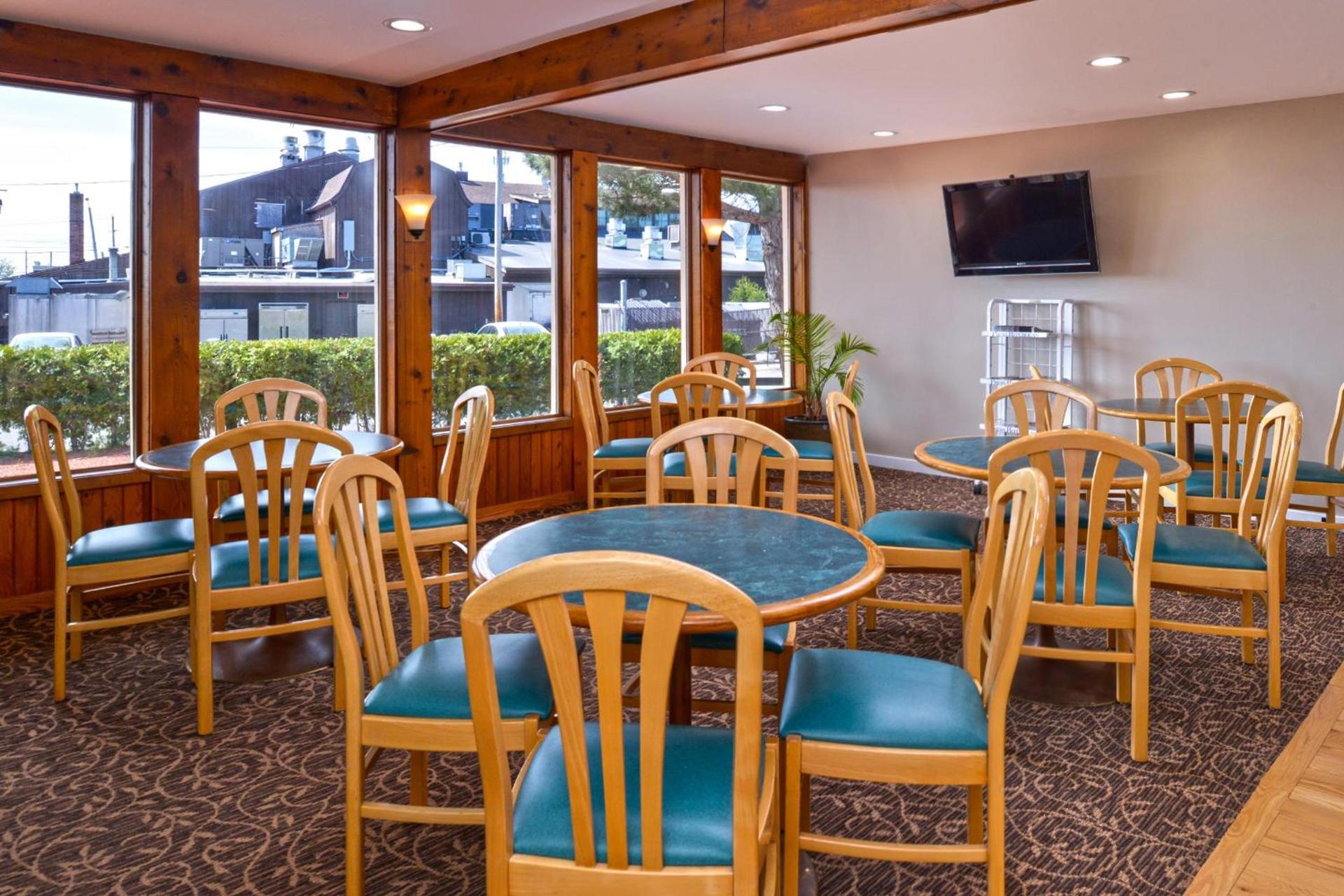Americas Best Value Inn Plattsburgh photo 34