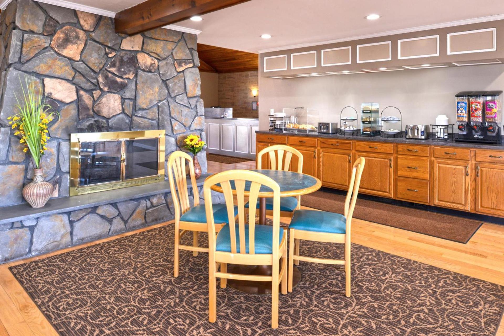 Americas Best Value Inn Plattsburgh photo 36