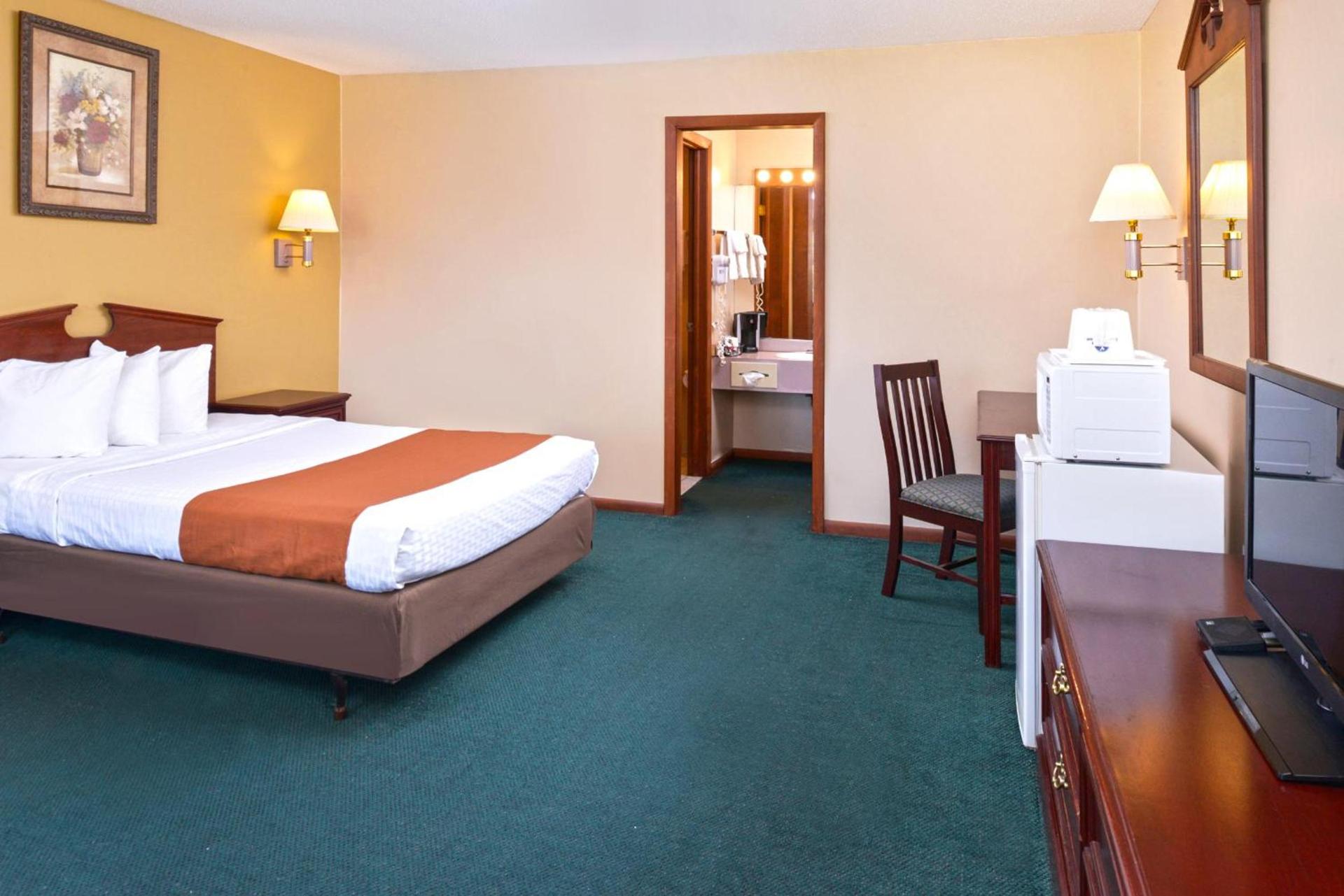 Americas Best Value Inn Plattsburgh photo 24