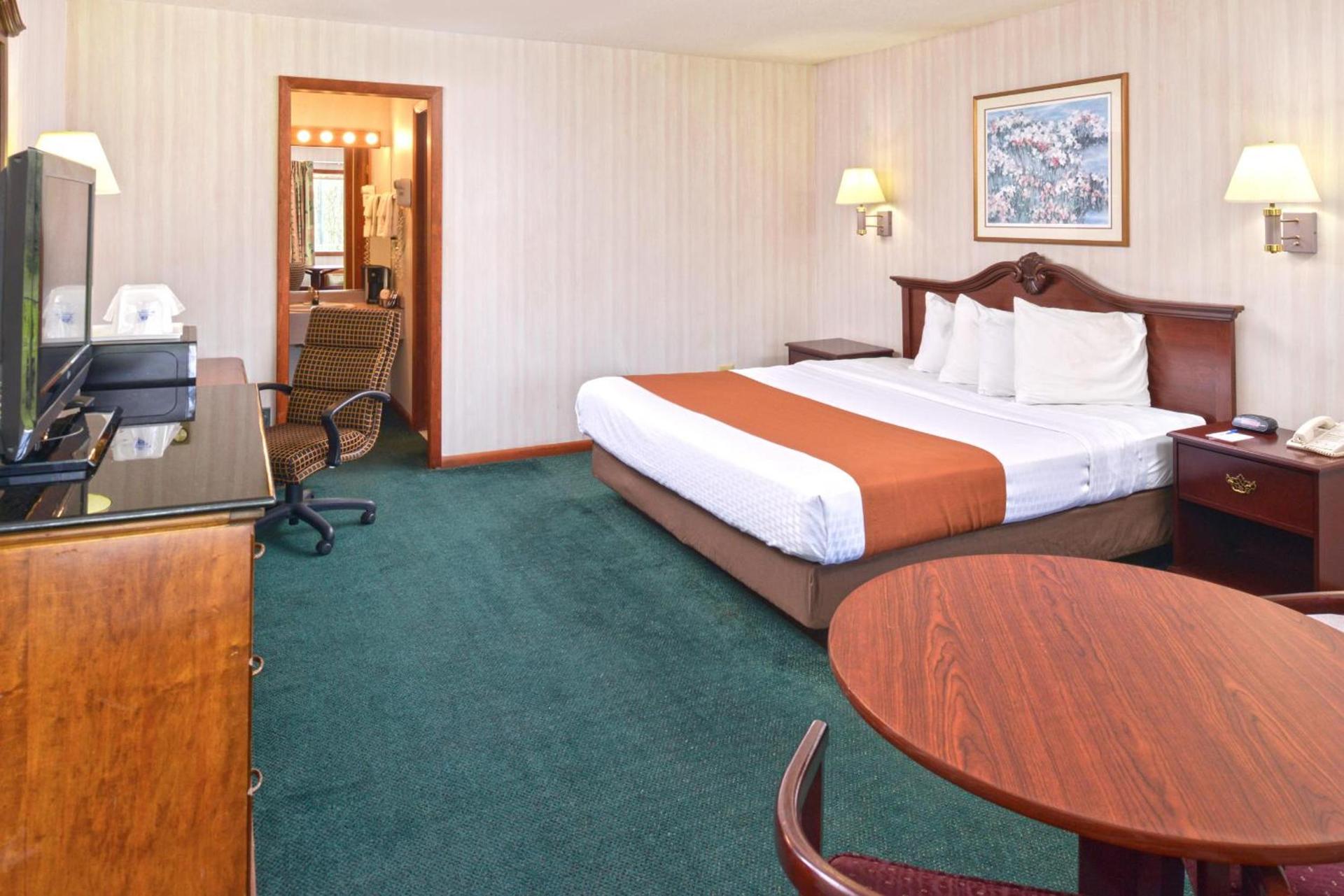 Americas Best Value Inn Plattsburgh photo 25