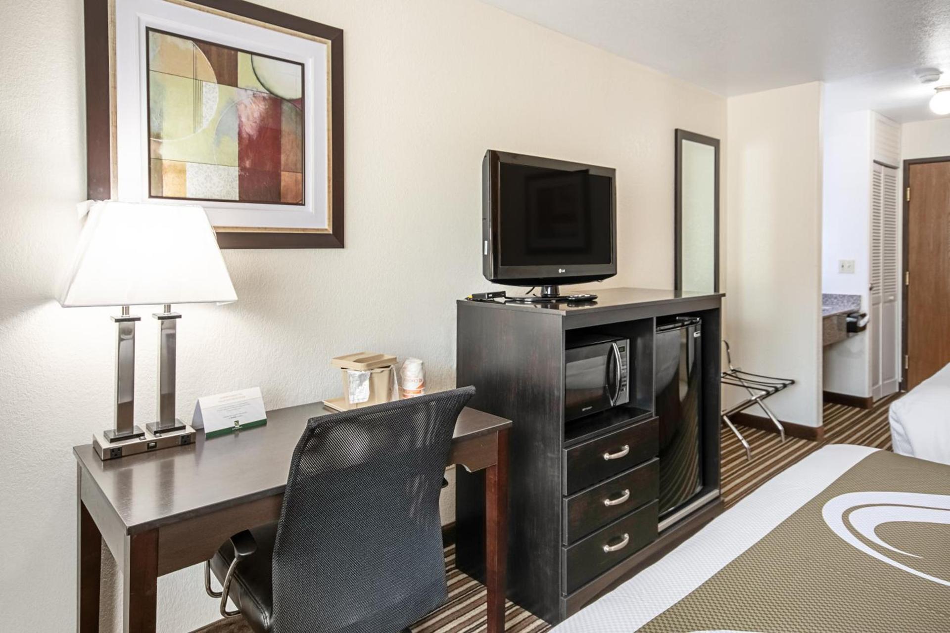 Quality Inn Dodge City photo 11