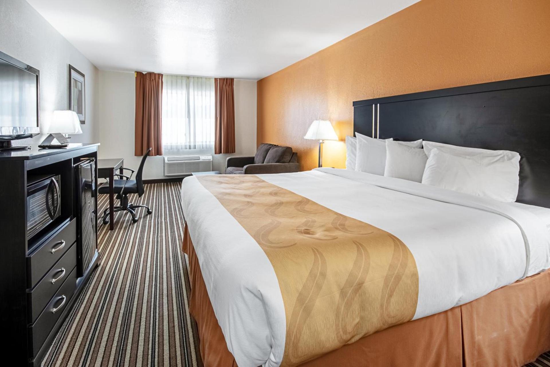 Quality Inn Dodge City photo 32