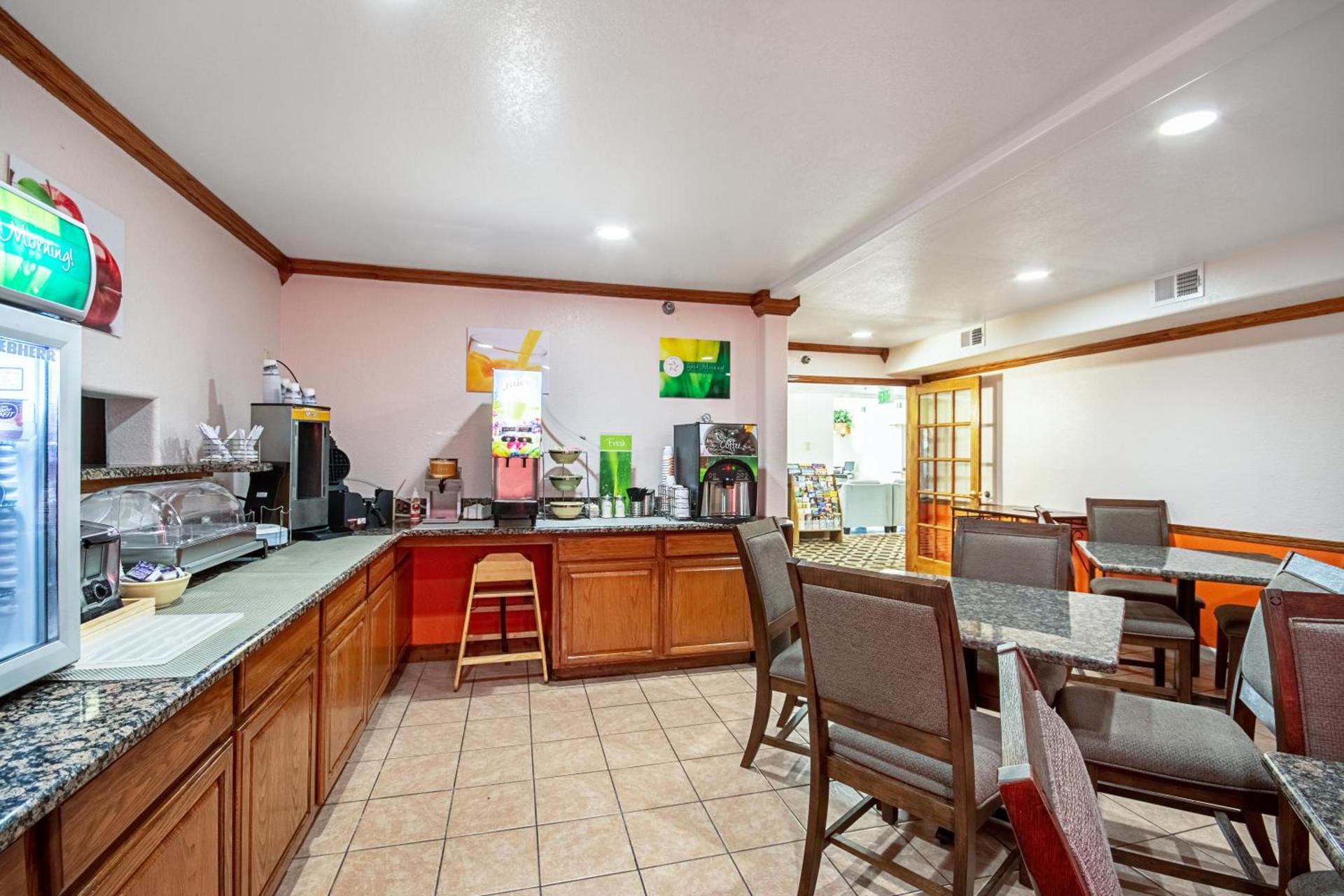 Quality Inn Dodge City photo 5