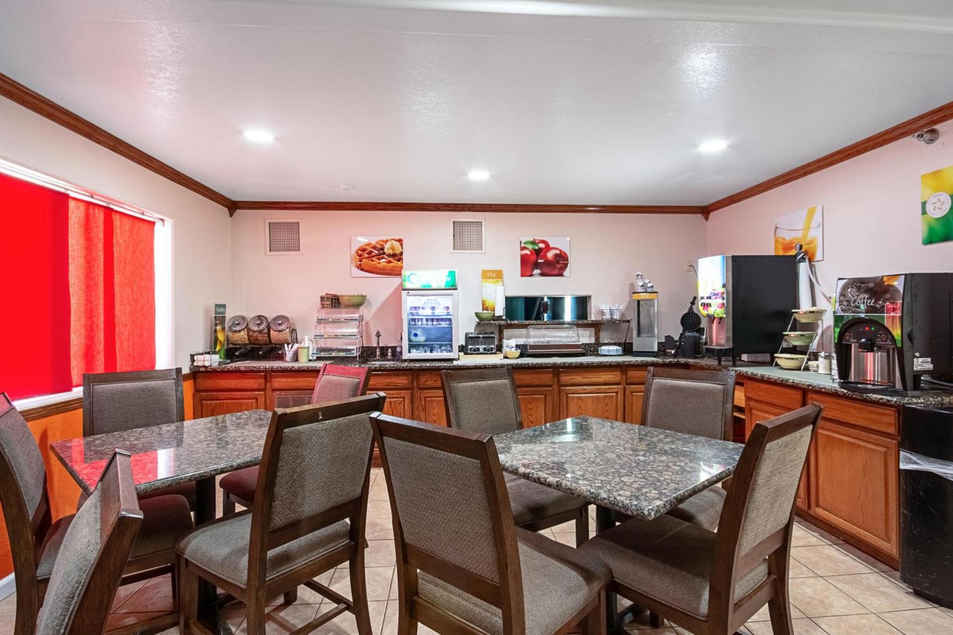 Quality Inn Dodge City photo 6