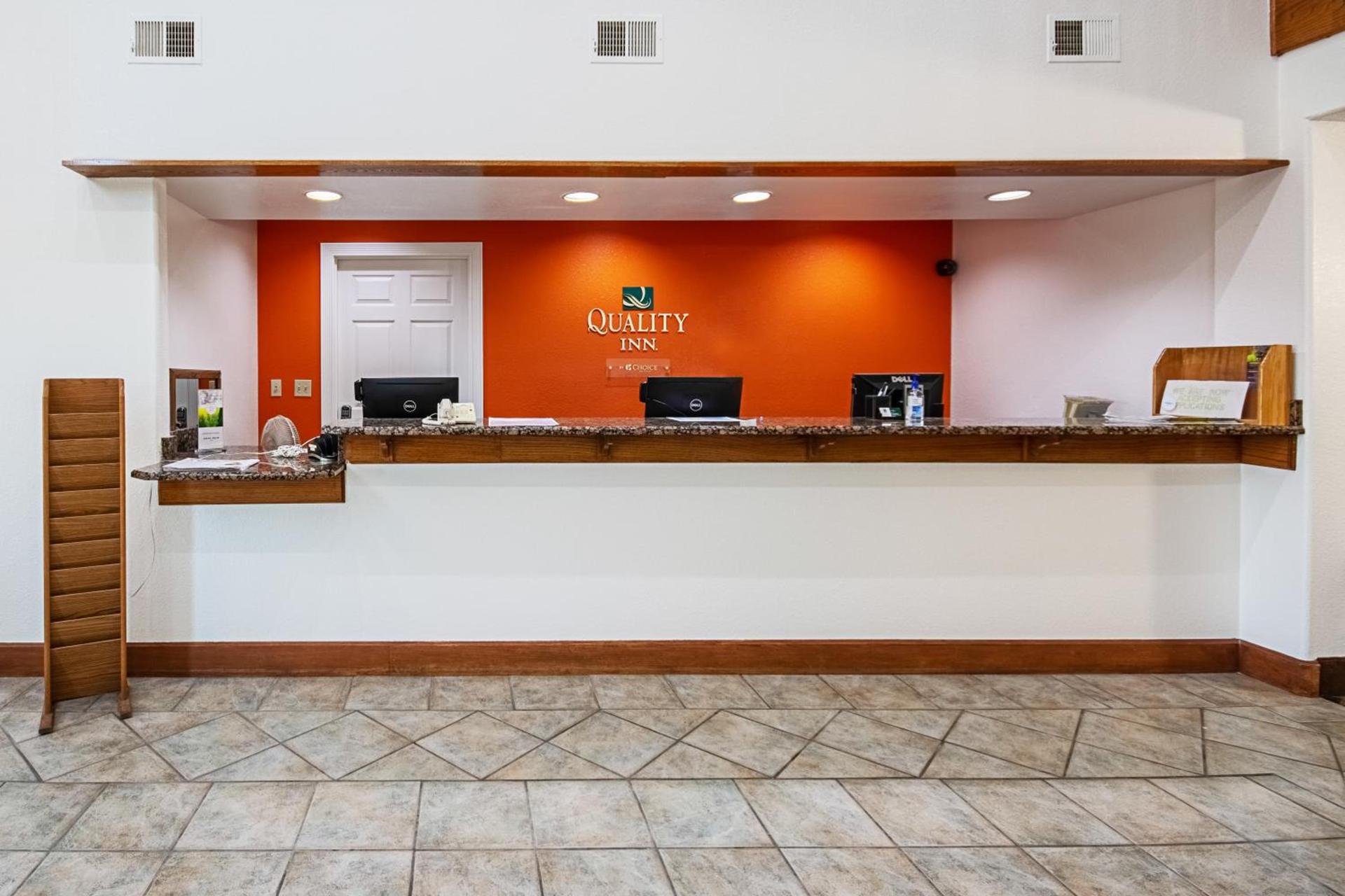 Quality Inn Dodge City photo 2