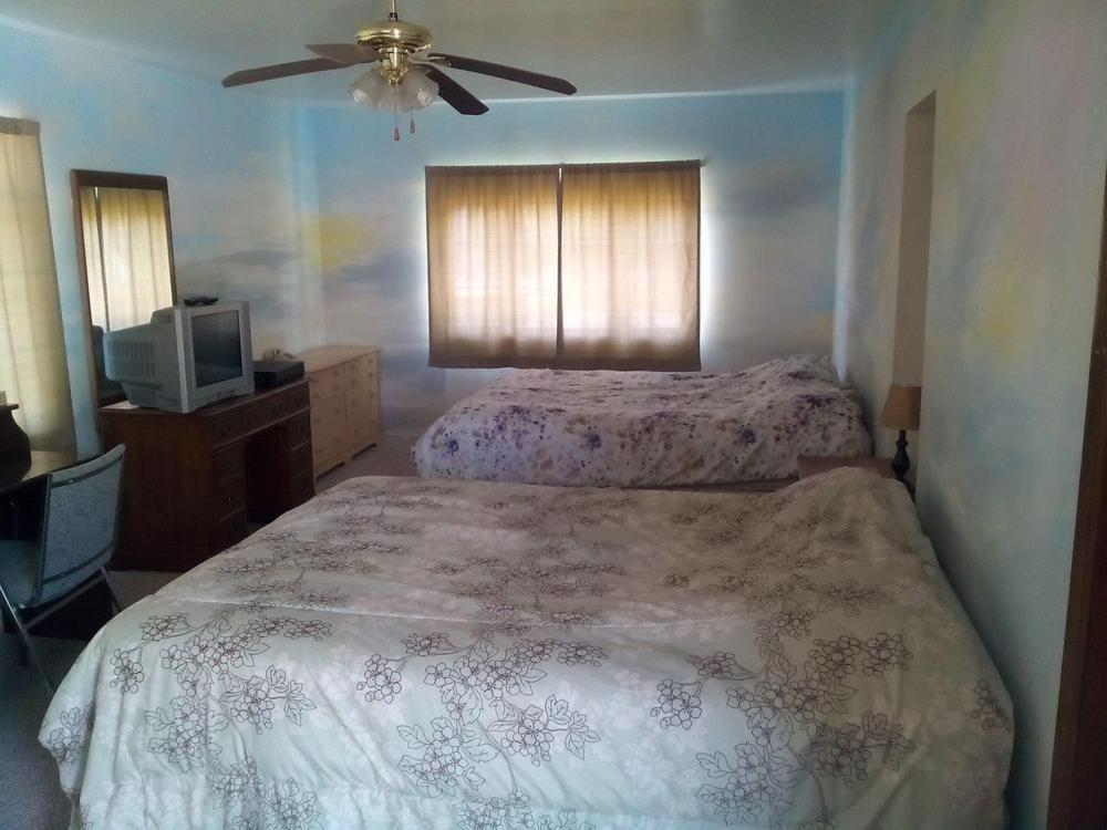 Mountaineer Motel photo 9