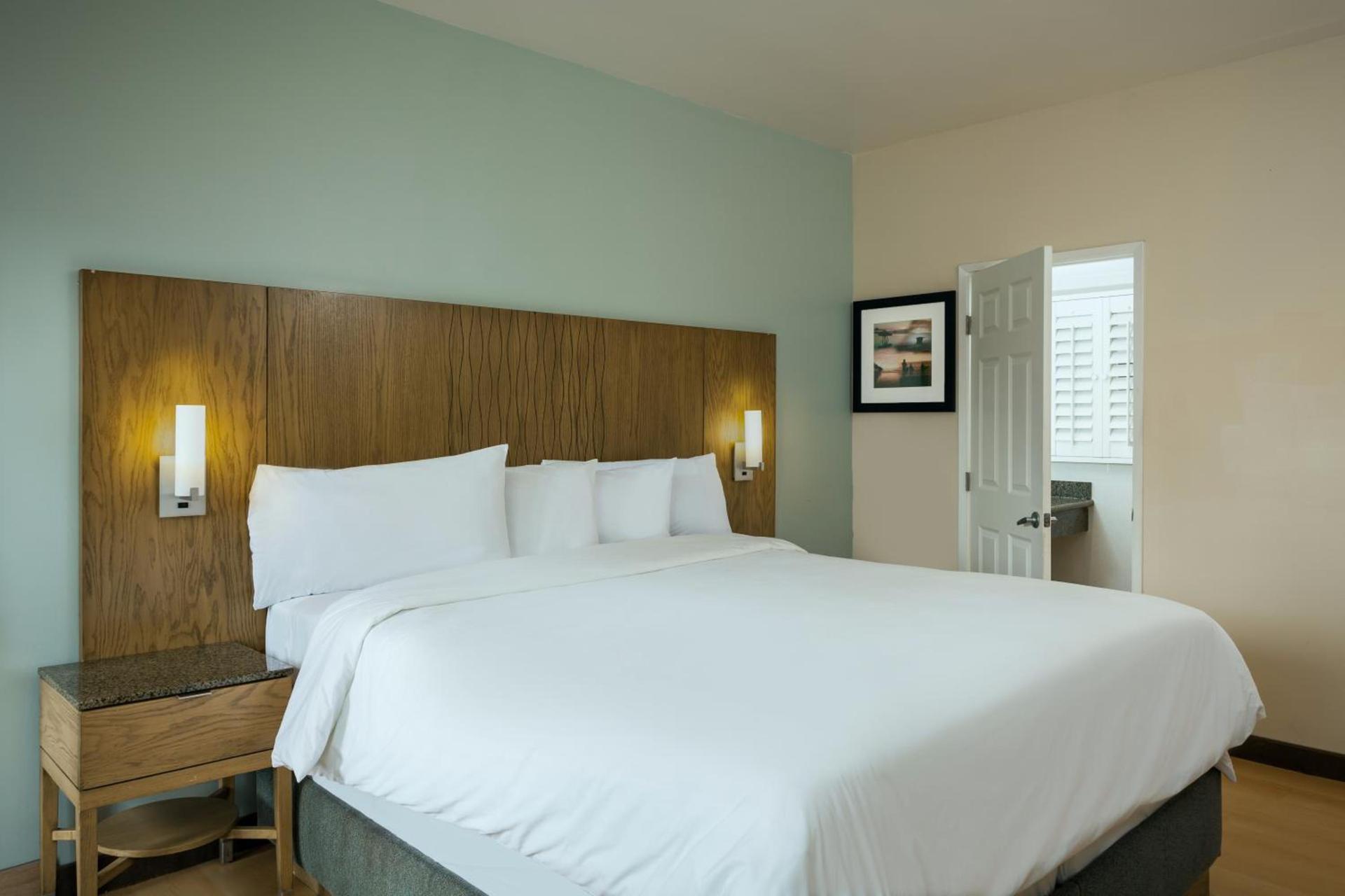 PB Surf Beachside Inn photo 3