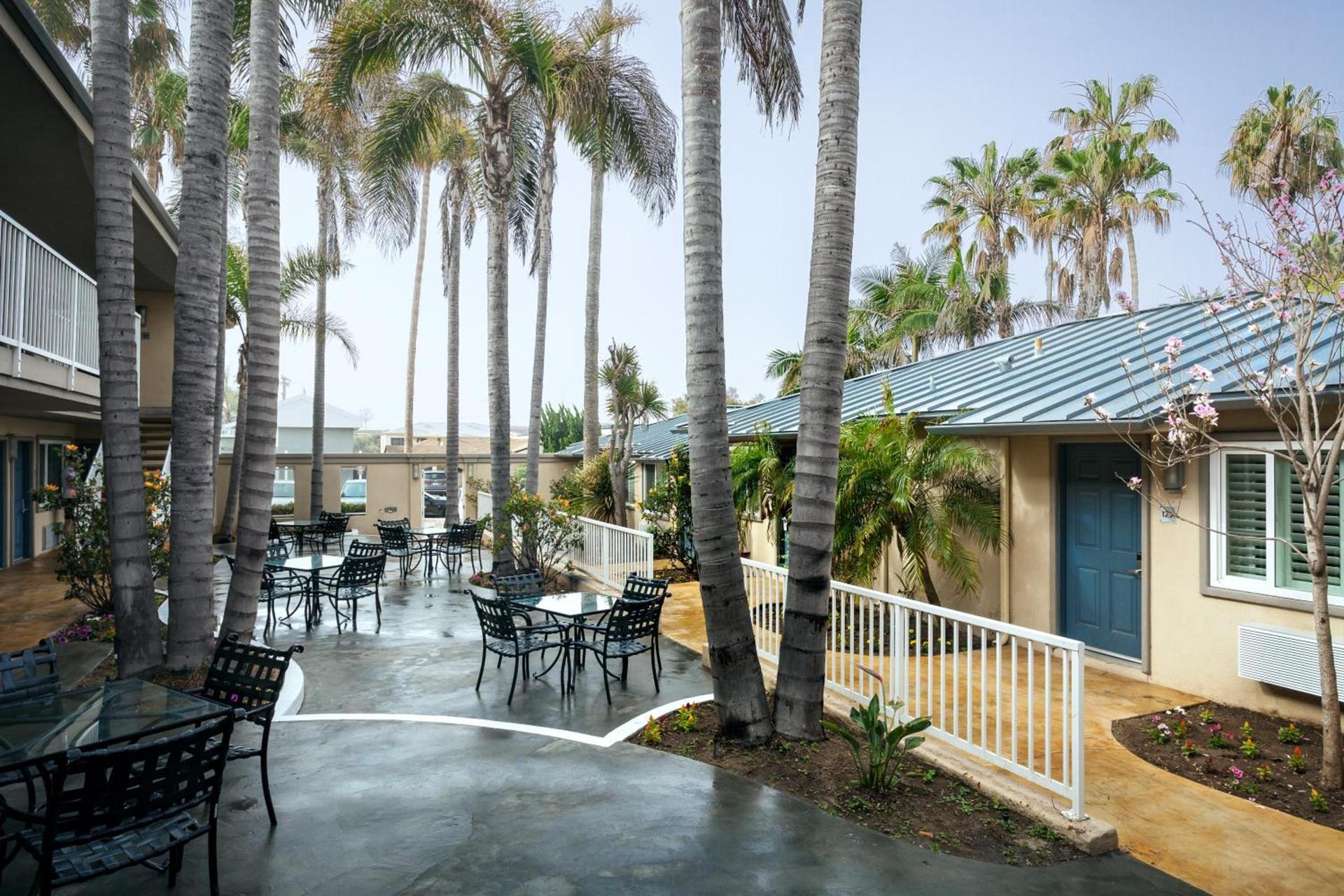 PB Surf Beachside Inn photo 2