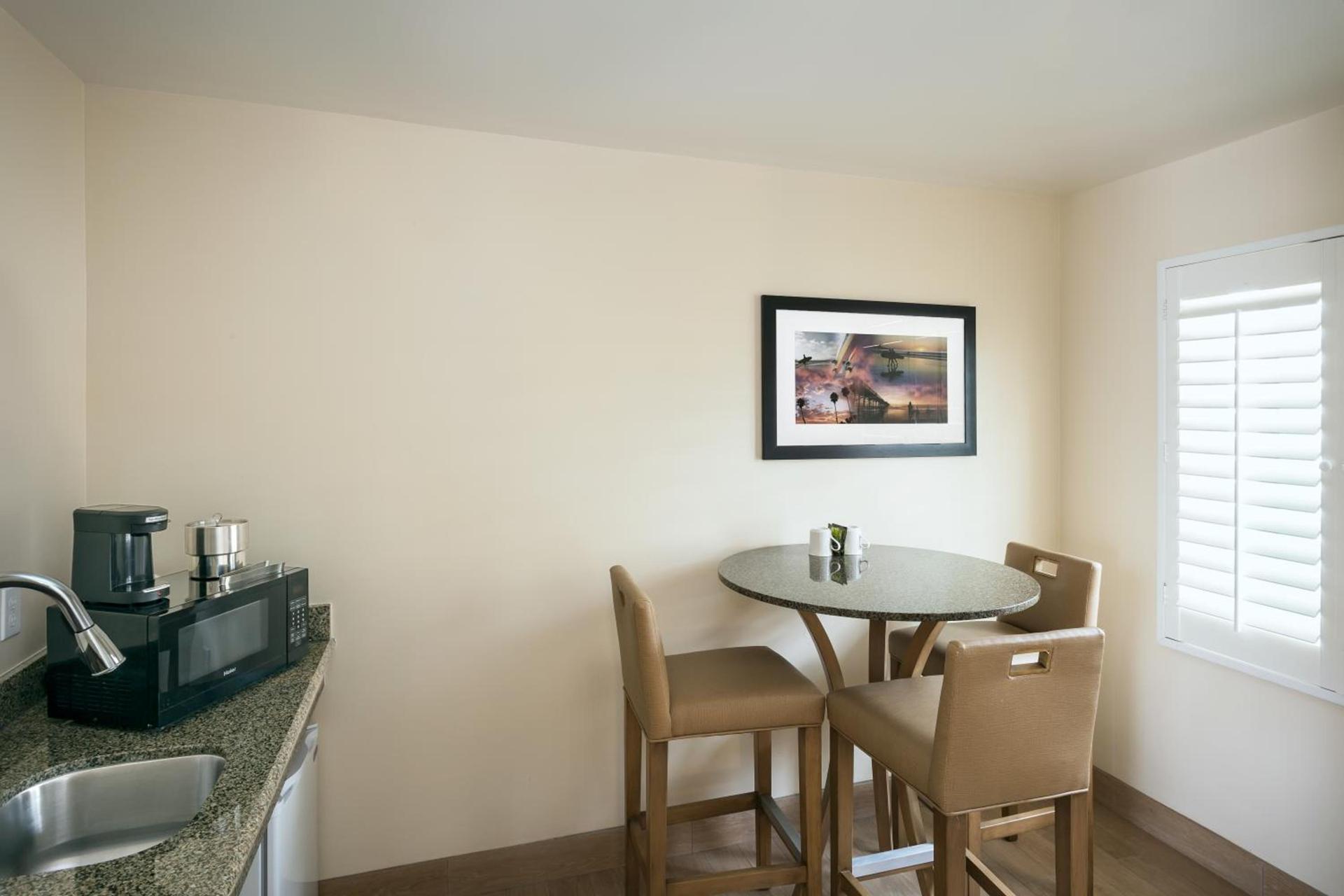 PB Surf Beachside Inn photo 8