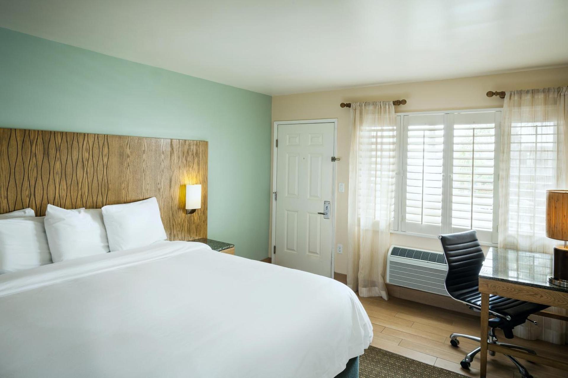 PB Surf Beachside Inn photo 4
