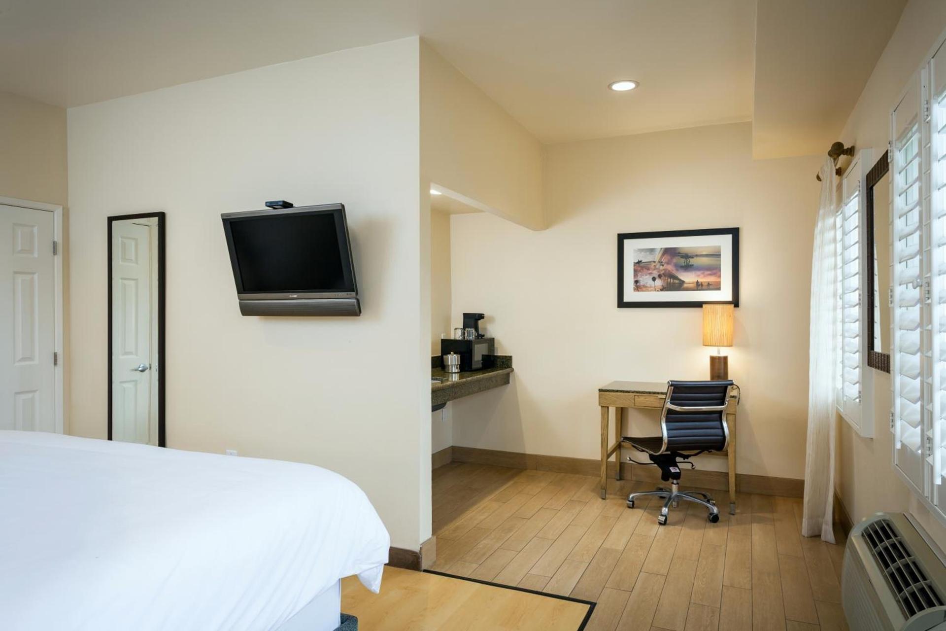 PB Surf Beachside Inn photo 24