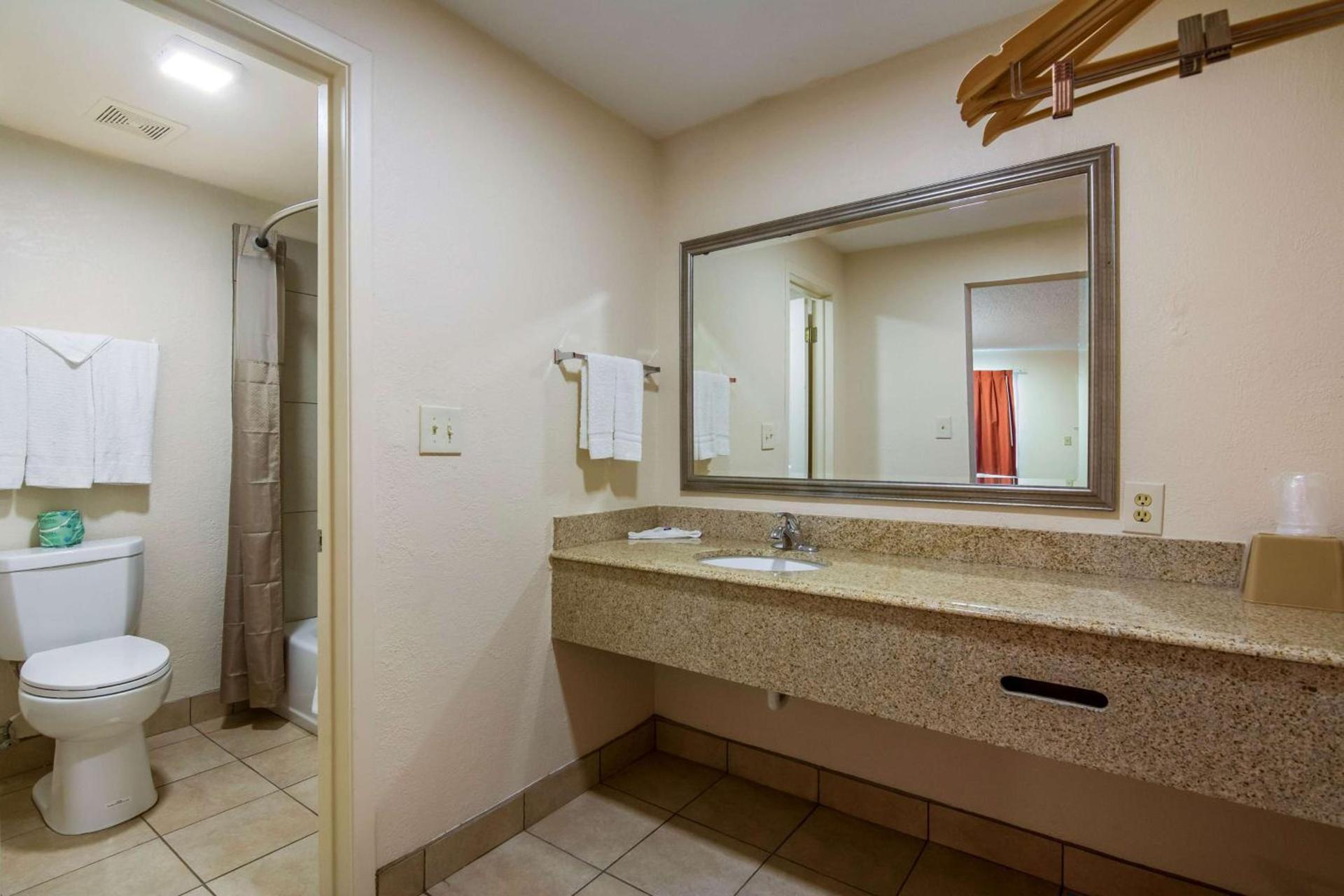 Motel 6-Winnie, TX photo 23