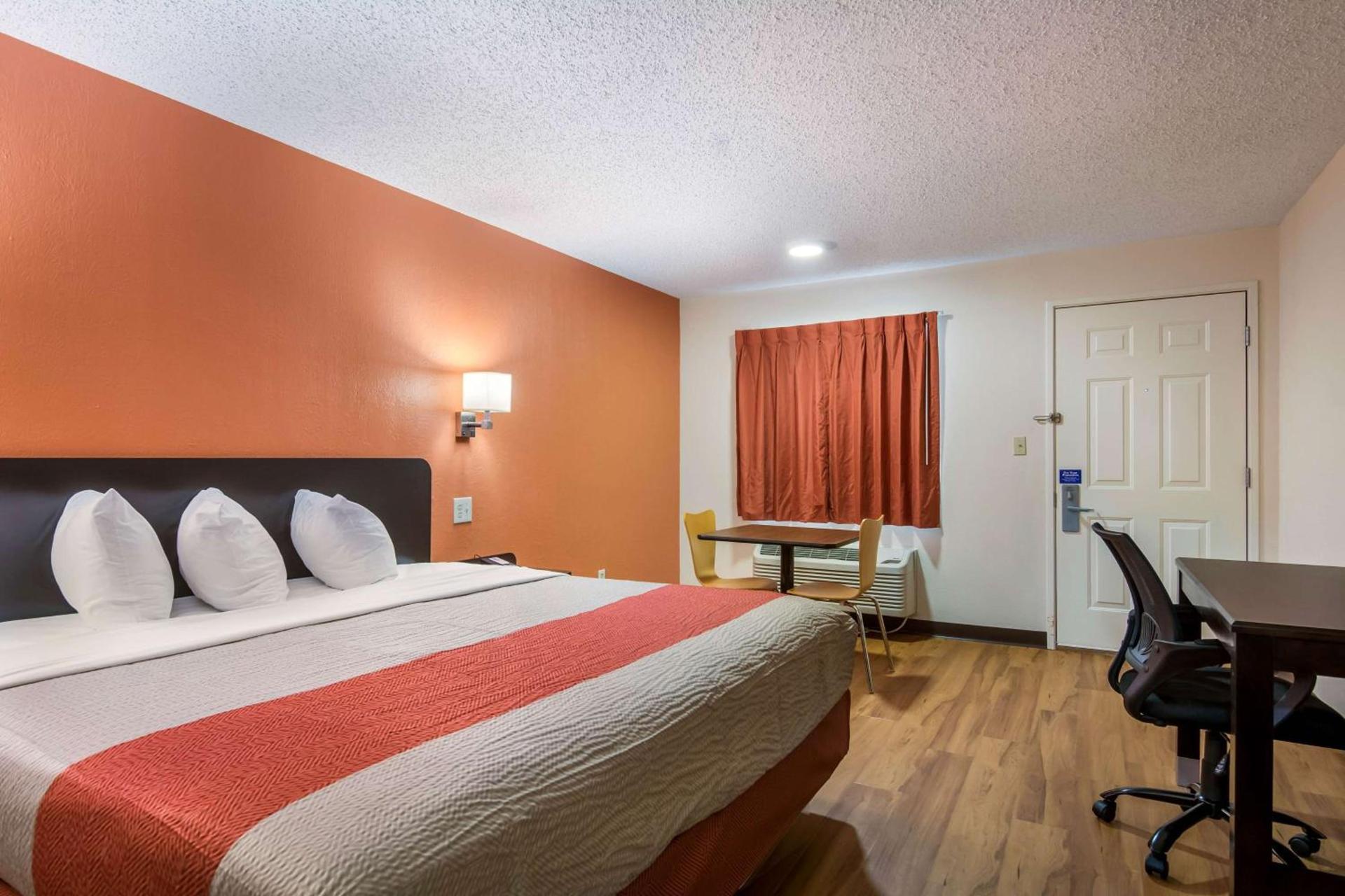 Motel 6-Winnie, TX photo 15