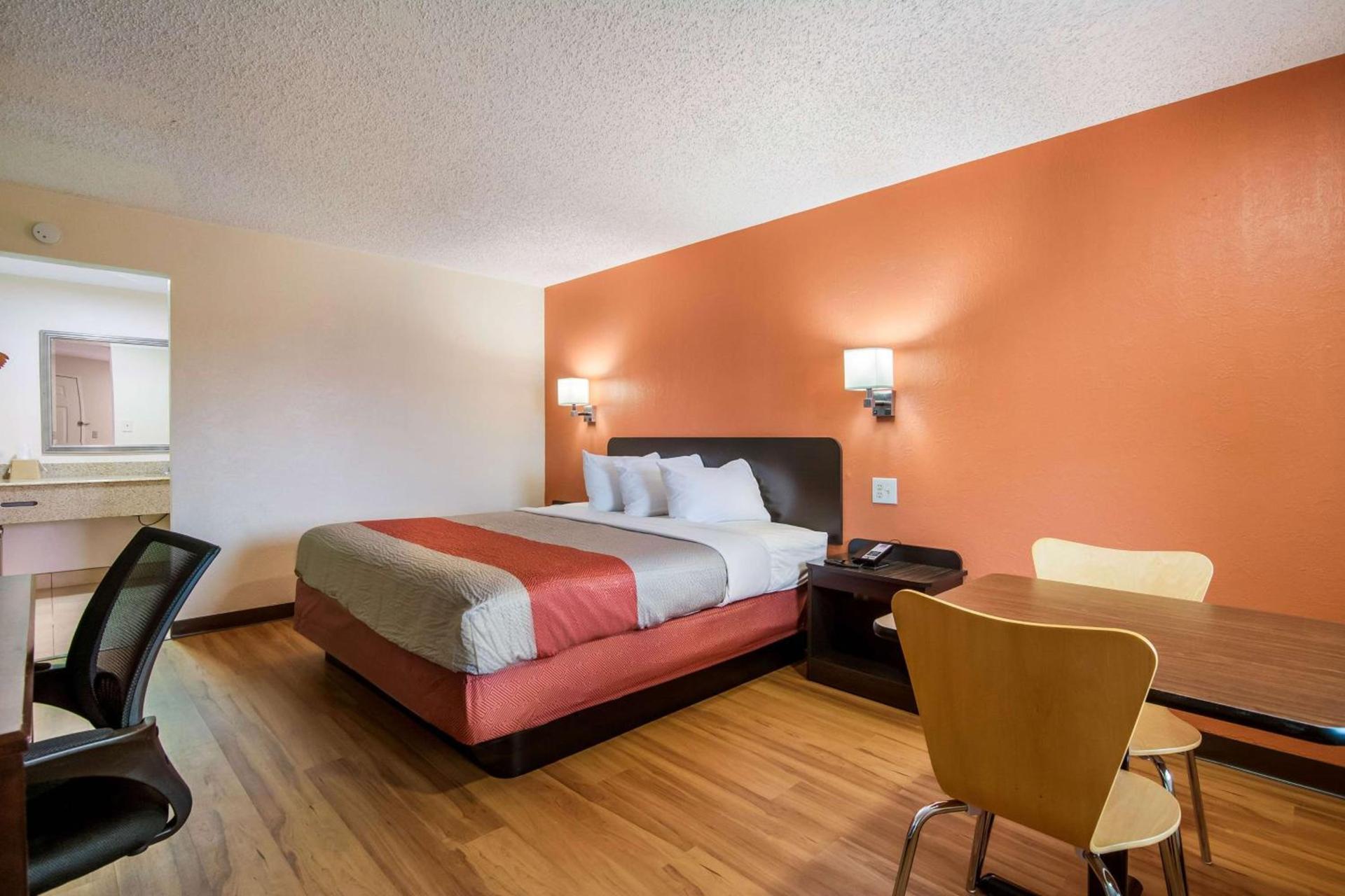 Motel 6-Winnie, TX photo 16