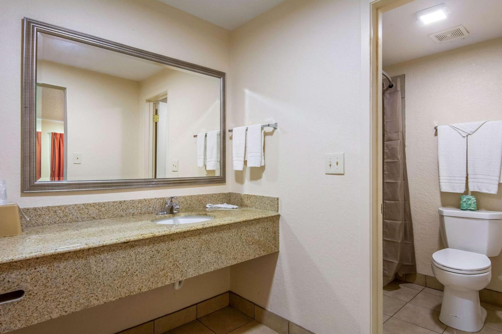 Motel 6-Winnie, TX photo 22