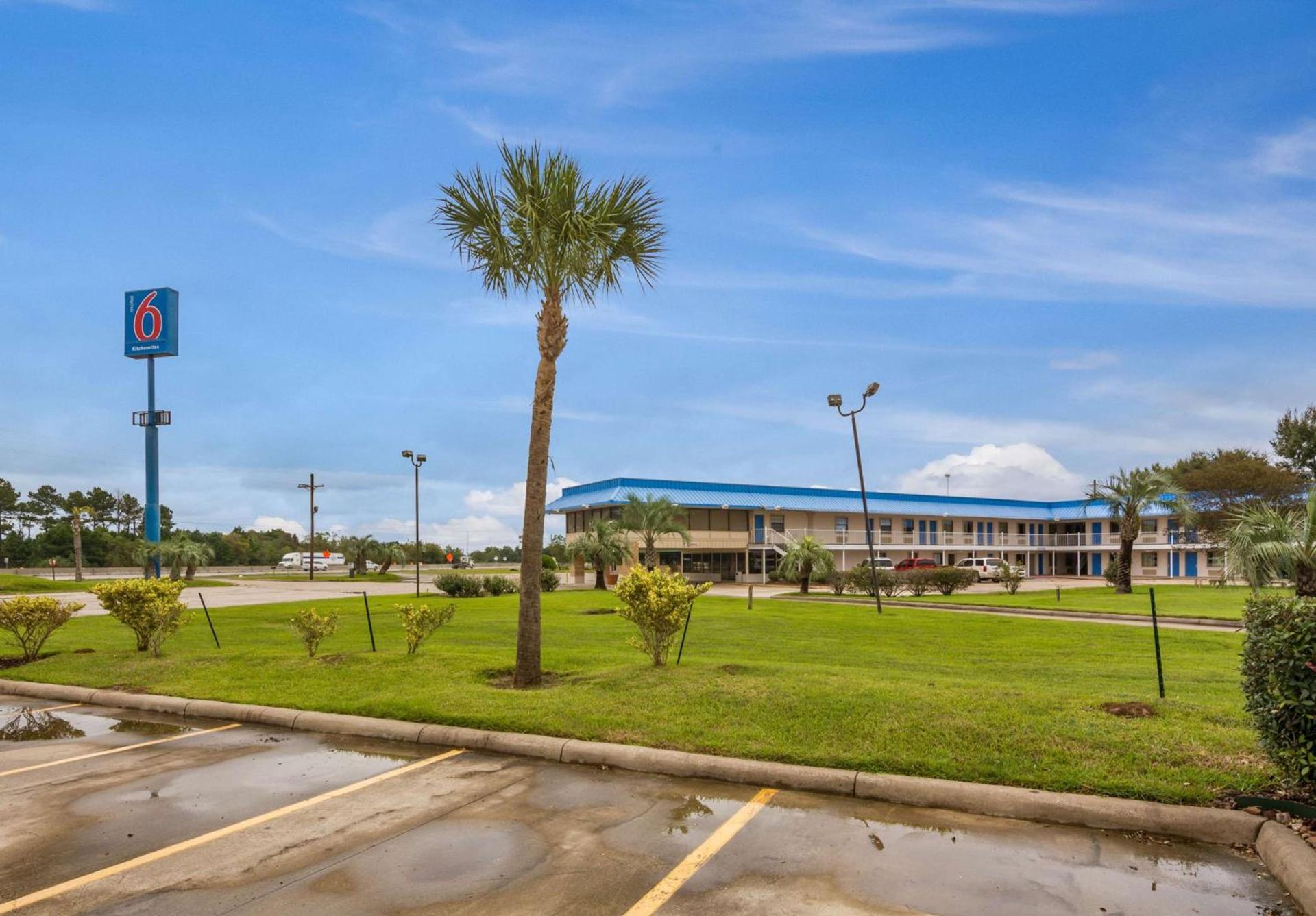 Motel 6-Winnie, TX photo 13