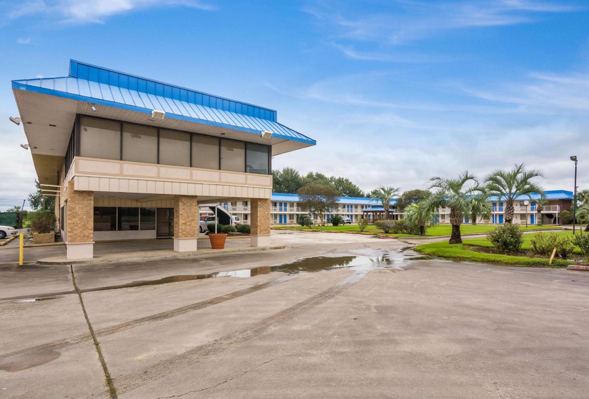Motel 6-Winnie, TX photo 5