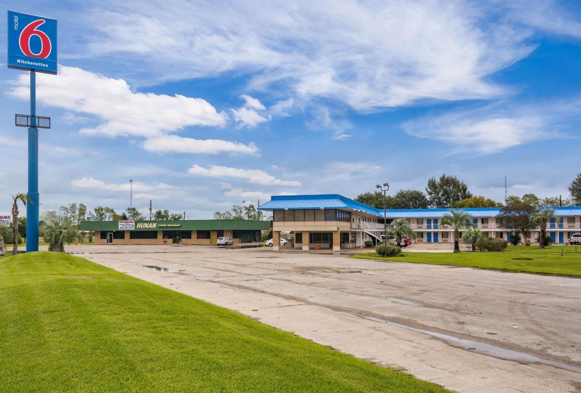 Motel 6-Winnie, TX photo 14