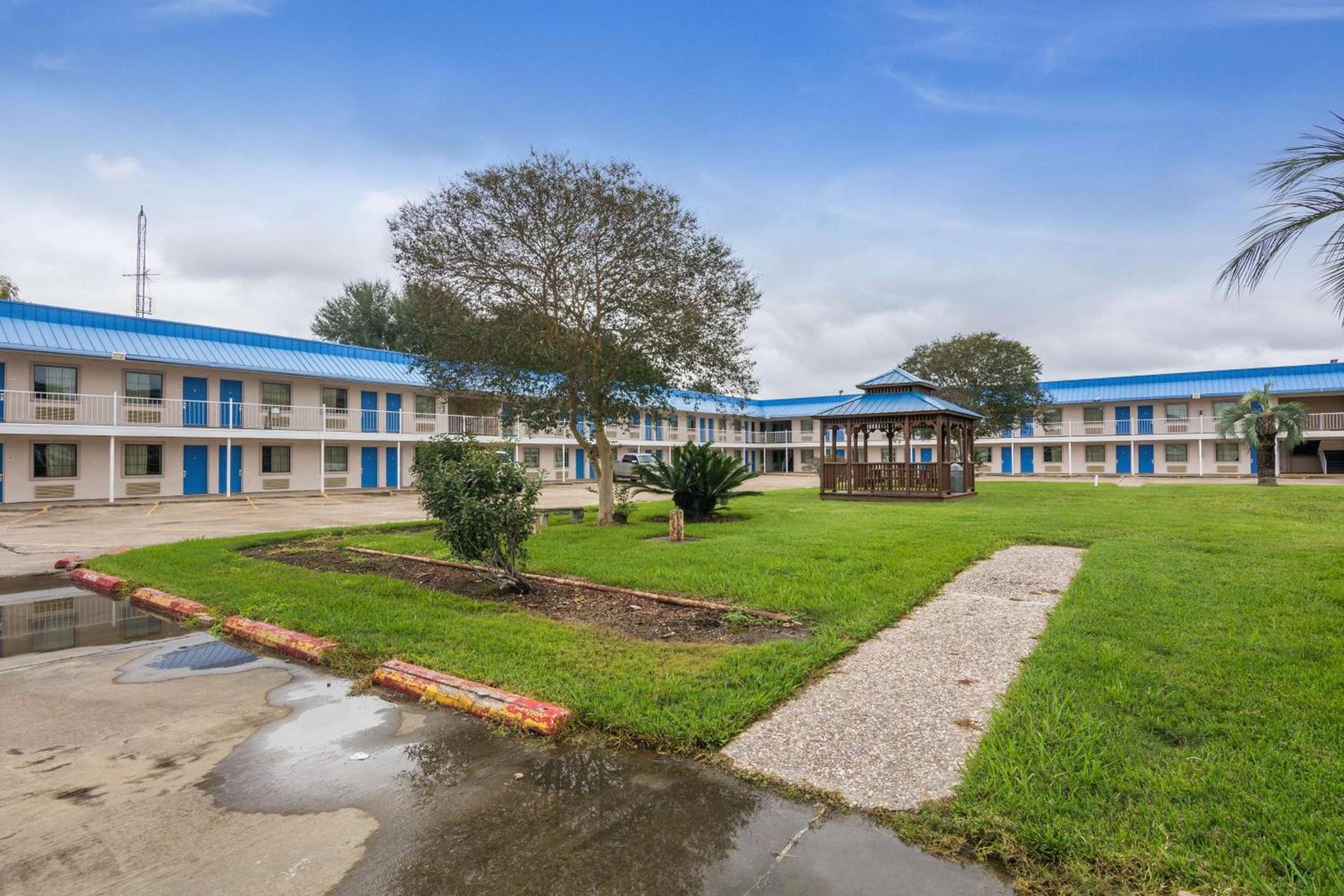 Motel 6-Winnie, TX photo 3