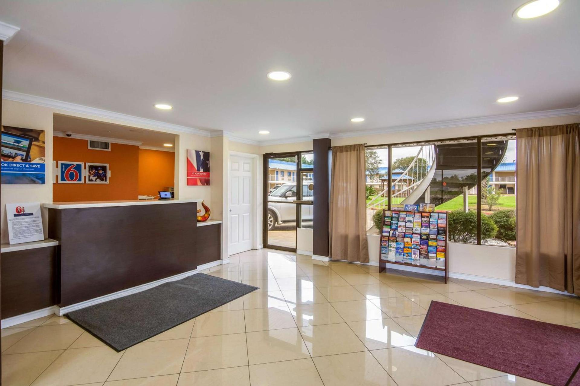 Motel 6-Winnie, TX photo 25