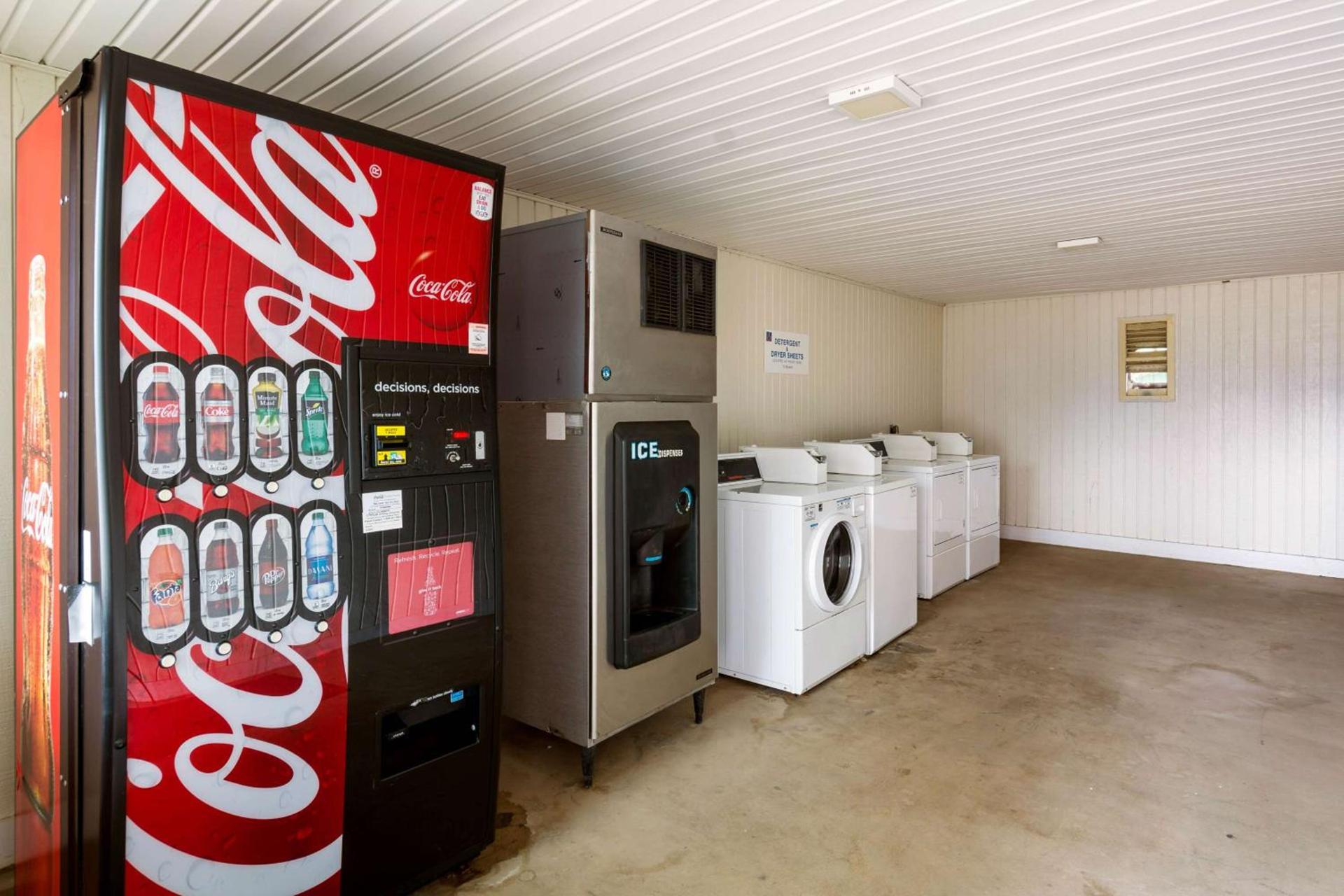 Motel 6-Winnie, TX photo 29