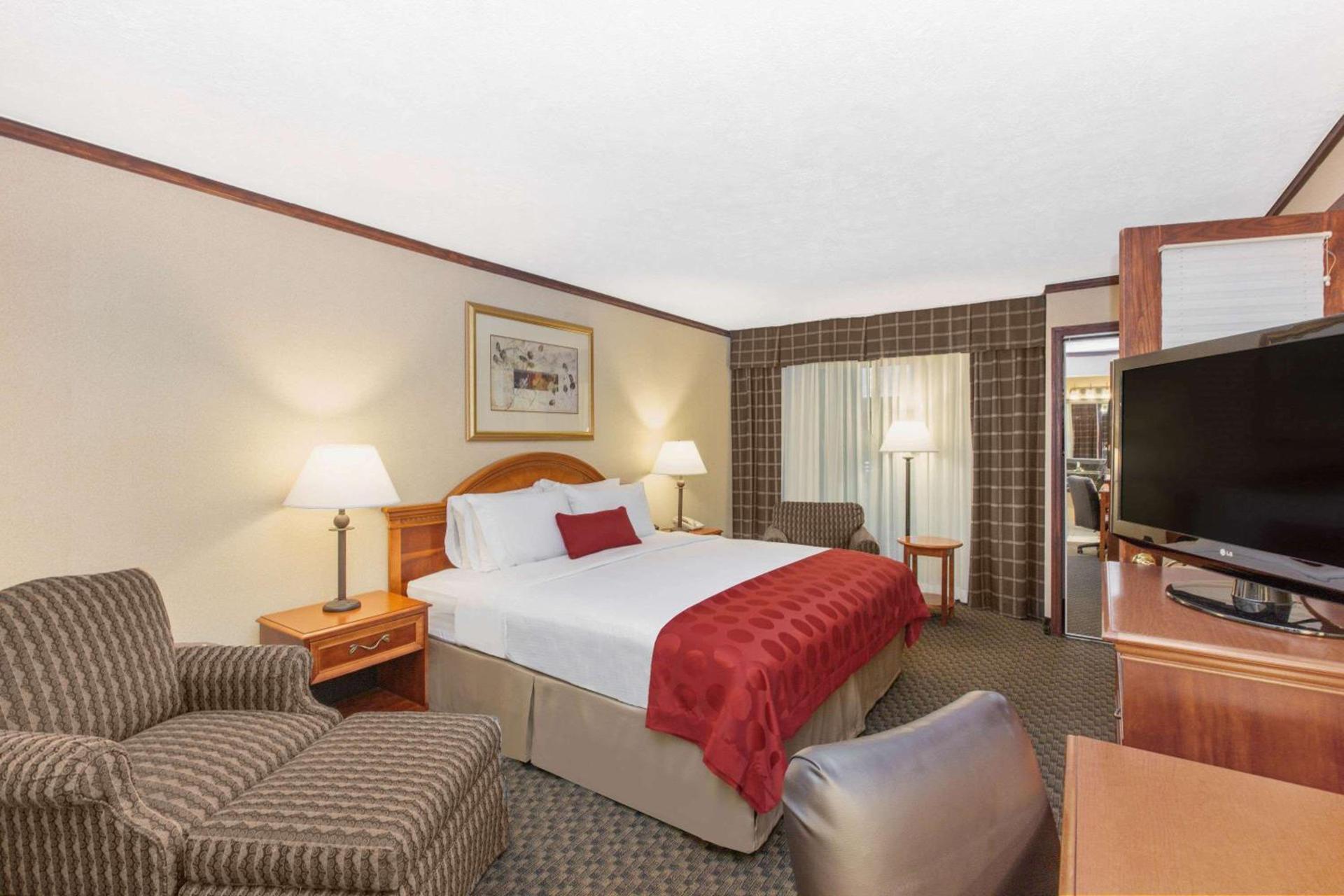 Ramada by Wyndham Midtown Grand Island photo 15