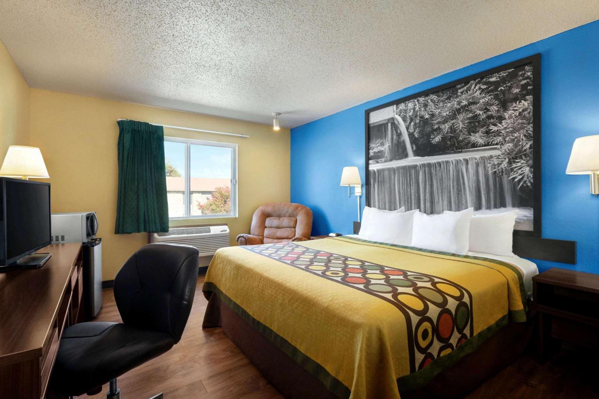Super 8 by Wyndham Waco University Area photo 5