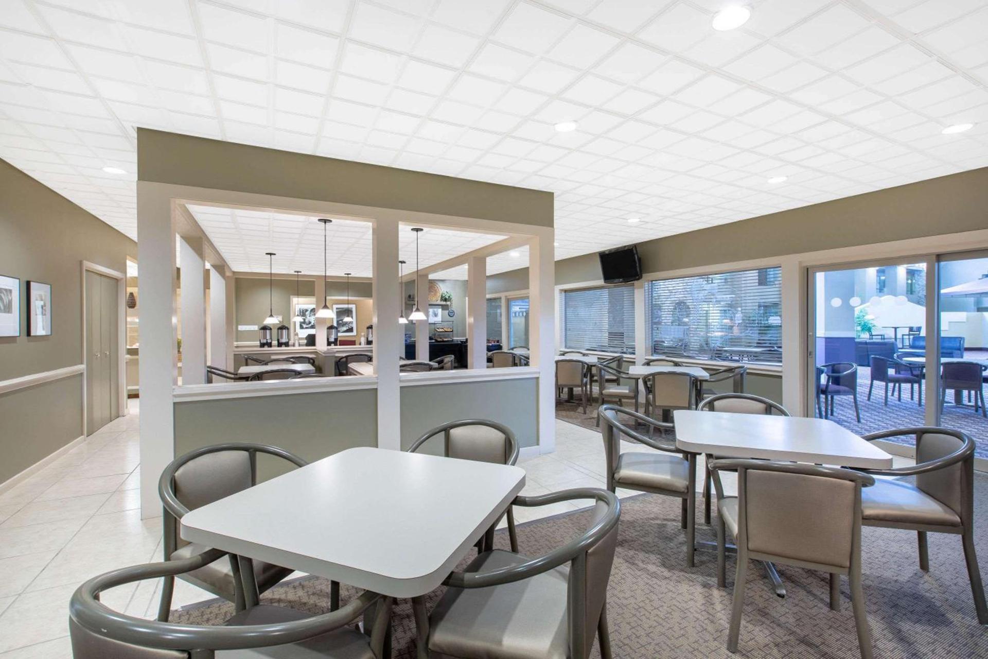 Ramada by Wyndham Midtown Grand Island photo 22