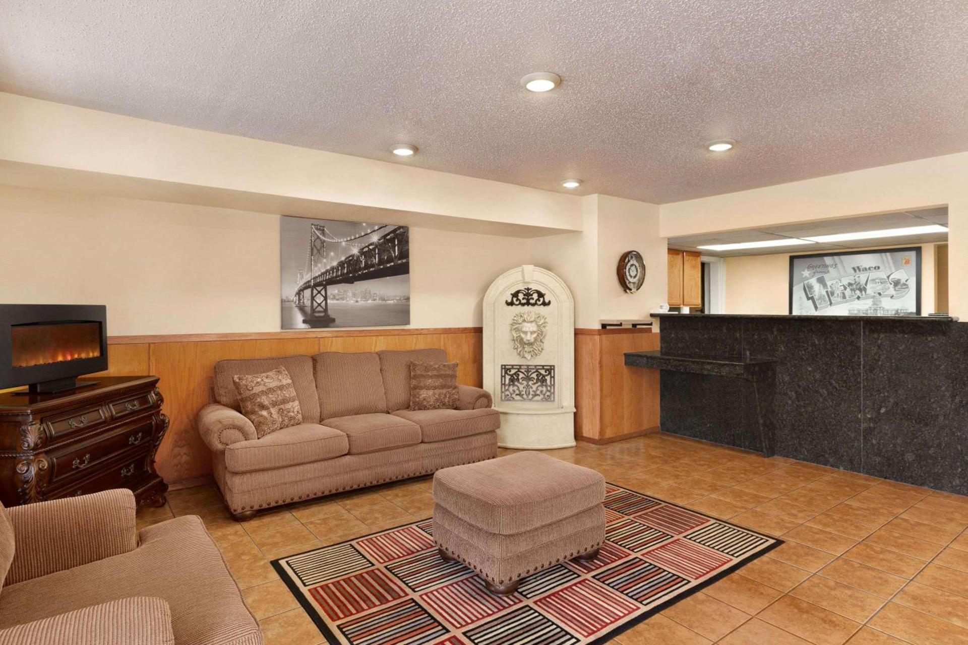 Super 8 by Wyndham Waco University Area photo 15