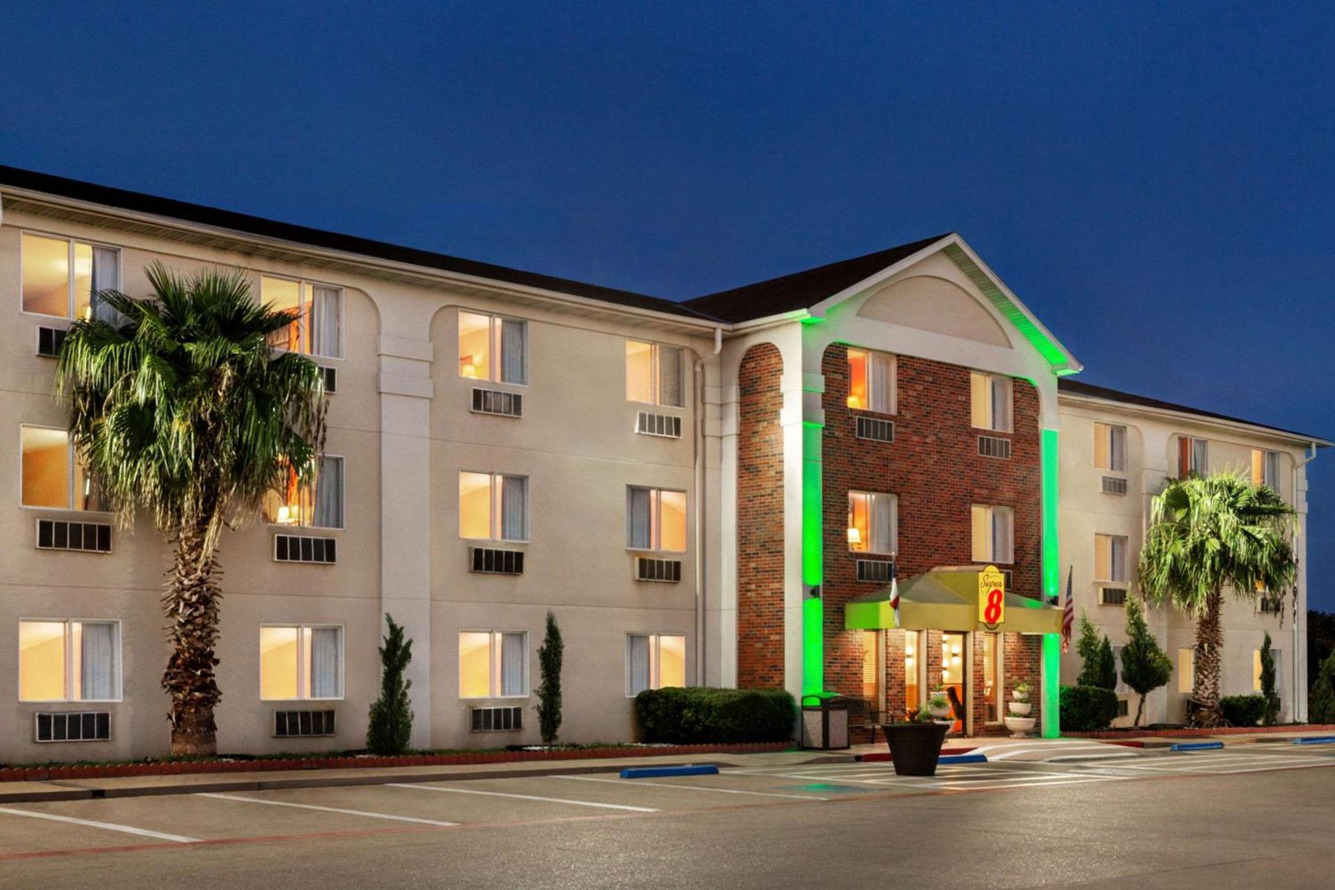 Super 8 by Wyndham Waco University Area photo 16